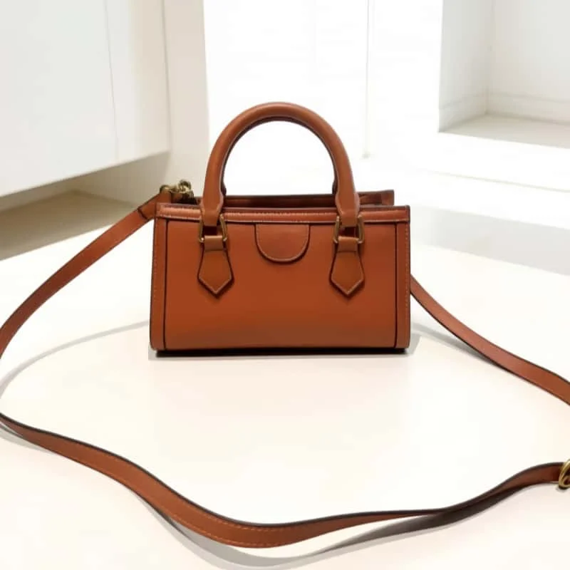 30-2026 New Classic Luxury Shoulder/Handbag (See Details Below); Dimensions: 25 x 14 cm