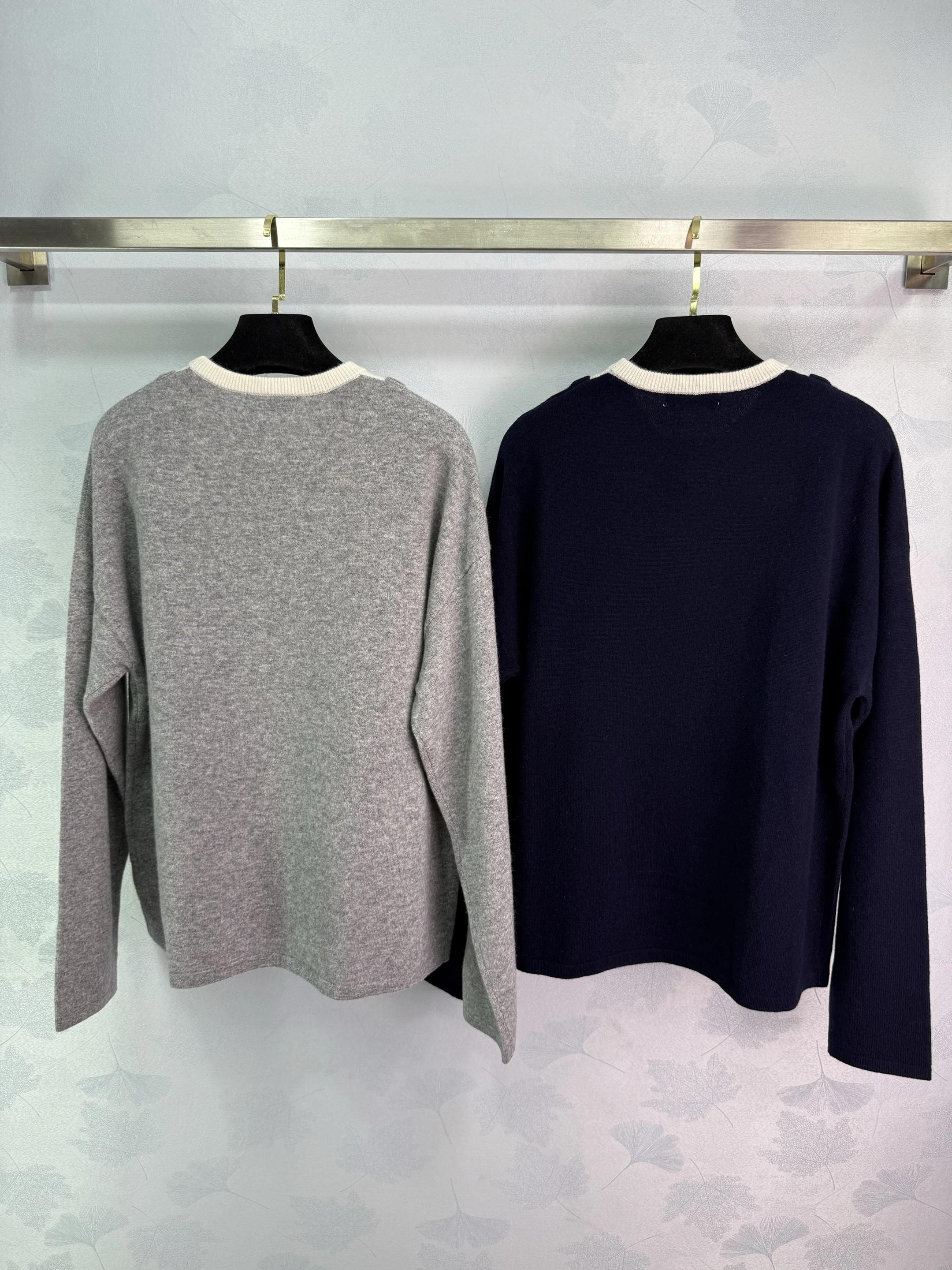 

2025 Autumn/Winter New Design Women's V-neck Knitted Shirt