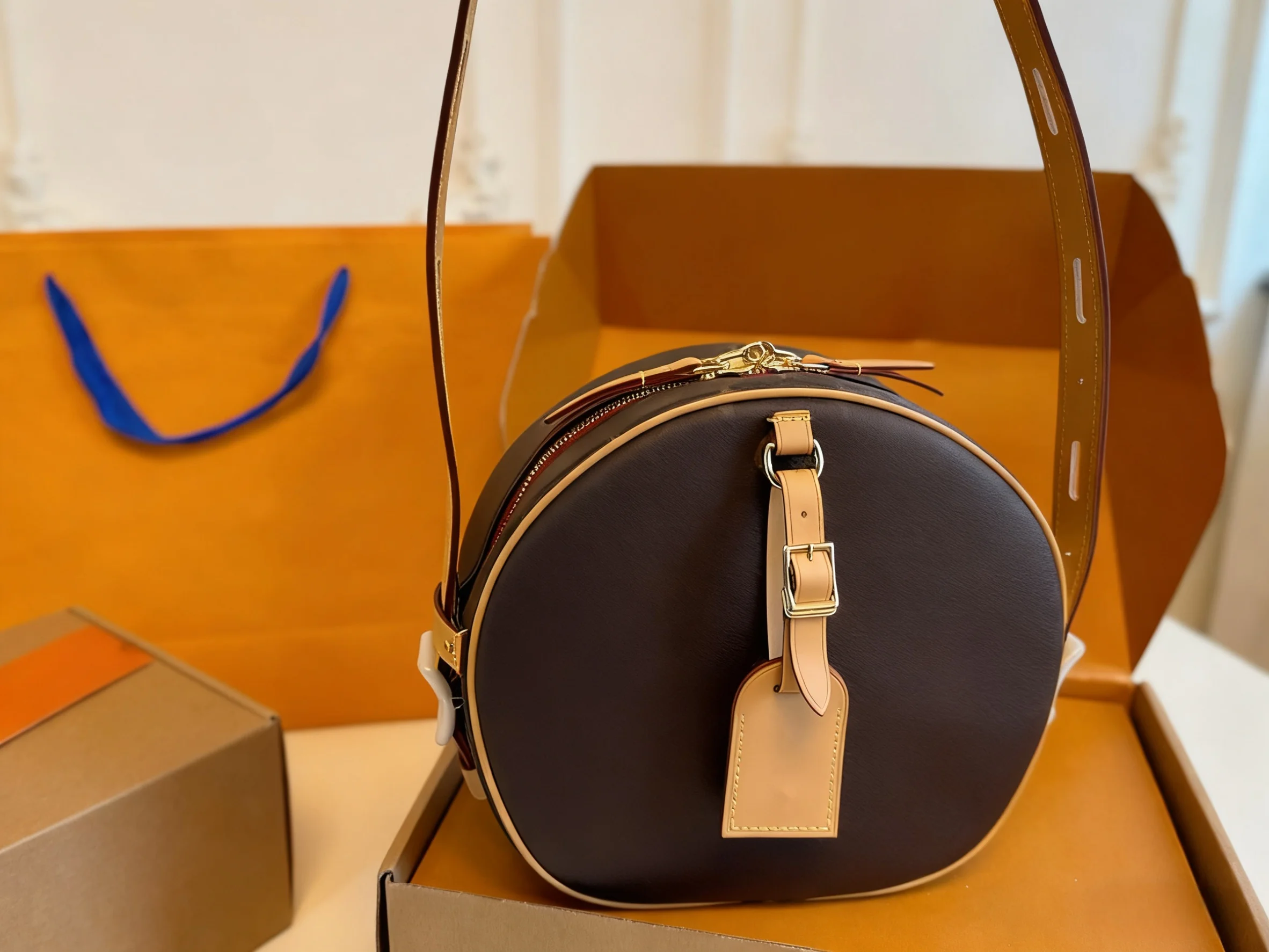 

Новинка 20x20 см, модные универсальные сумки из кожи вишни, портативные, можно носить на плече, без коробок