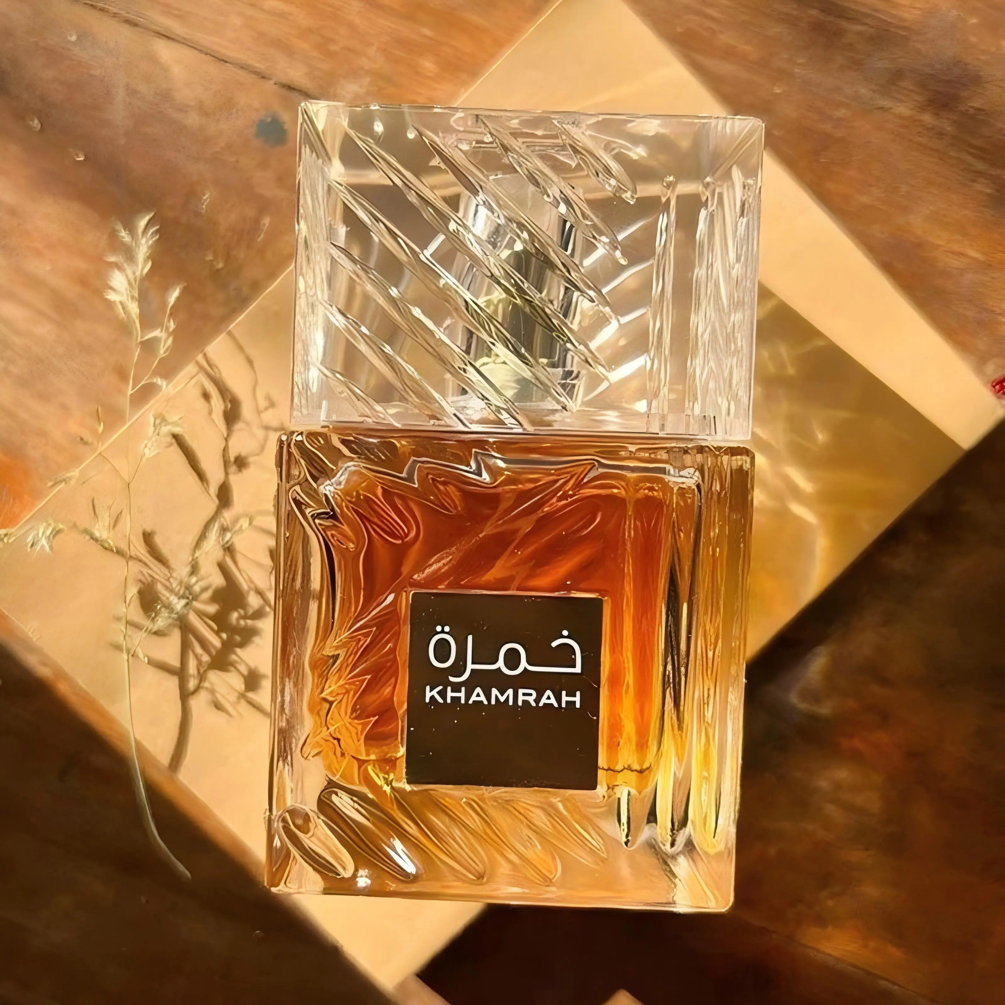 Khamrah Warm Spicy Gourmand Oriental Unisex Eau de Parfum 100ml – Cadeau Conçu pour les Collectionneurs de Parfums, Idéal pour les Scènes de Vie Quotidiennes et le Travail en Intérieur