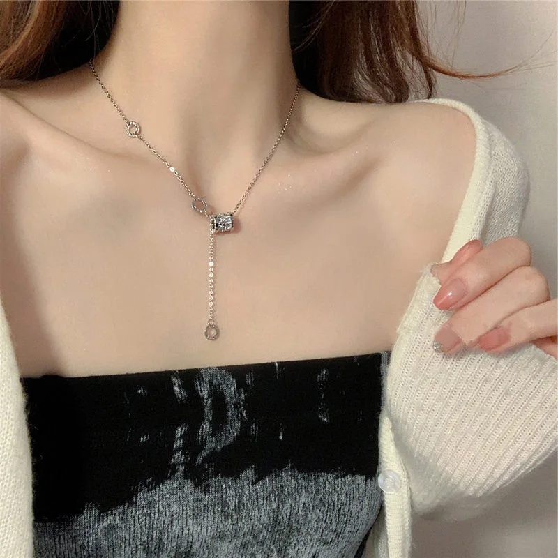 Titanium steel necklace, Douyin hot-selling flashing small waist pendant, no fading, high-grade sweater chain accessories