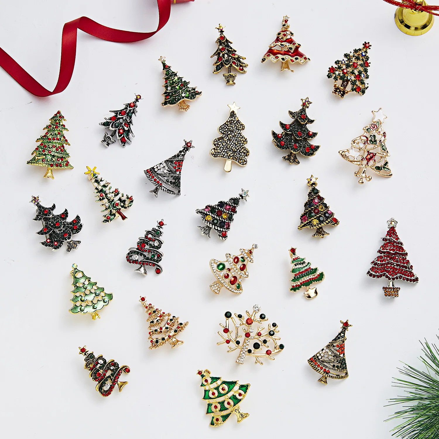 New Fashion Green Christmas Tree Brooches For Women Men Christmas Party Causal Office Charm Brooch Pins Jewelry Accessories