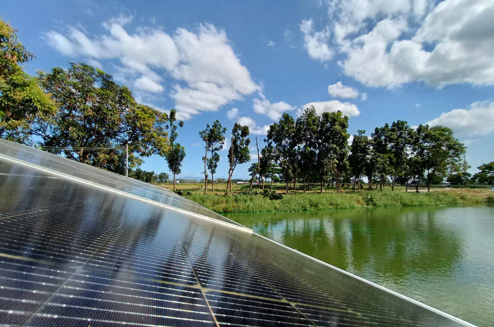 

HZUSUN 7.5HP Solar Panel Submersible Water Pressure Well Pump Kits Off Grid Solar Power Agriculture Farm Water Pumping System