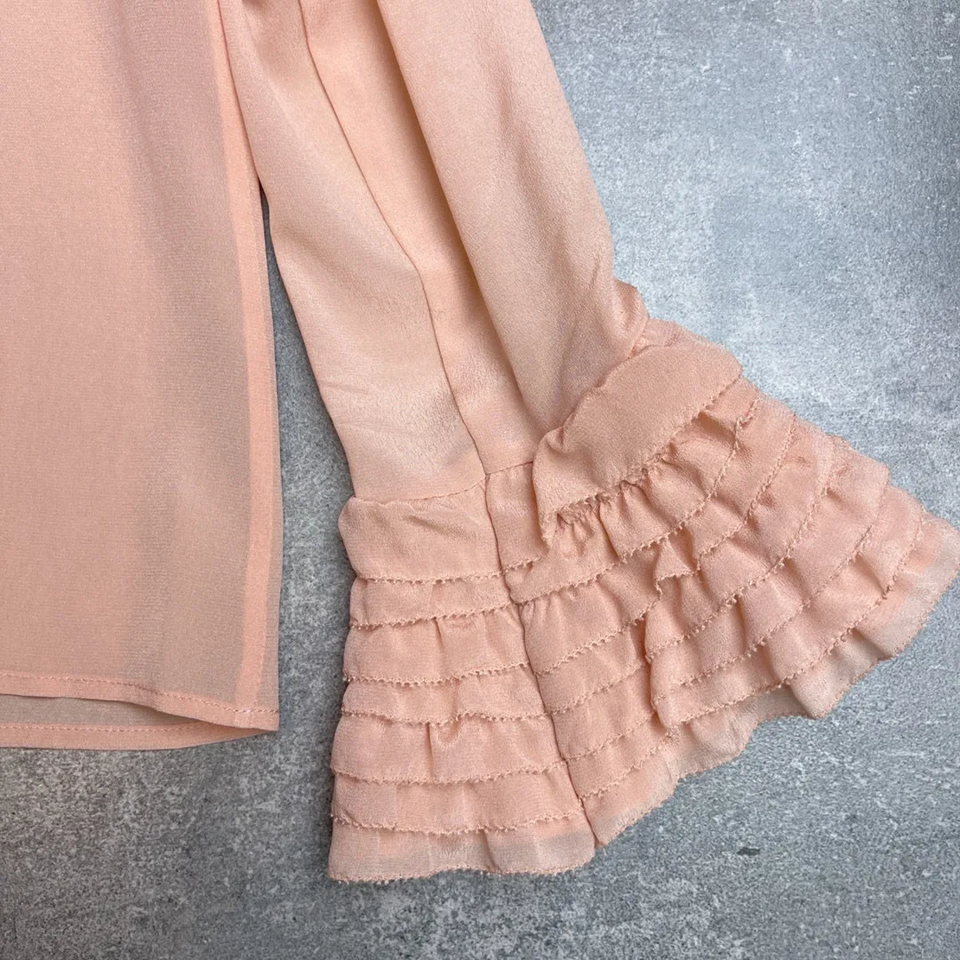 Elegant vrouwelijk overhemd met lange mouwen van 100% zijde