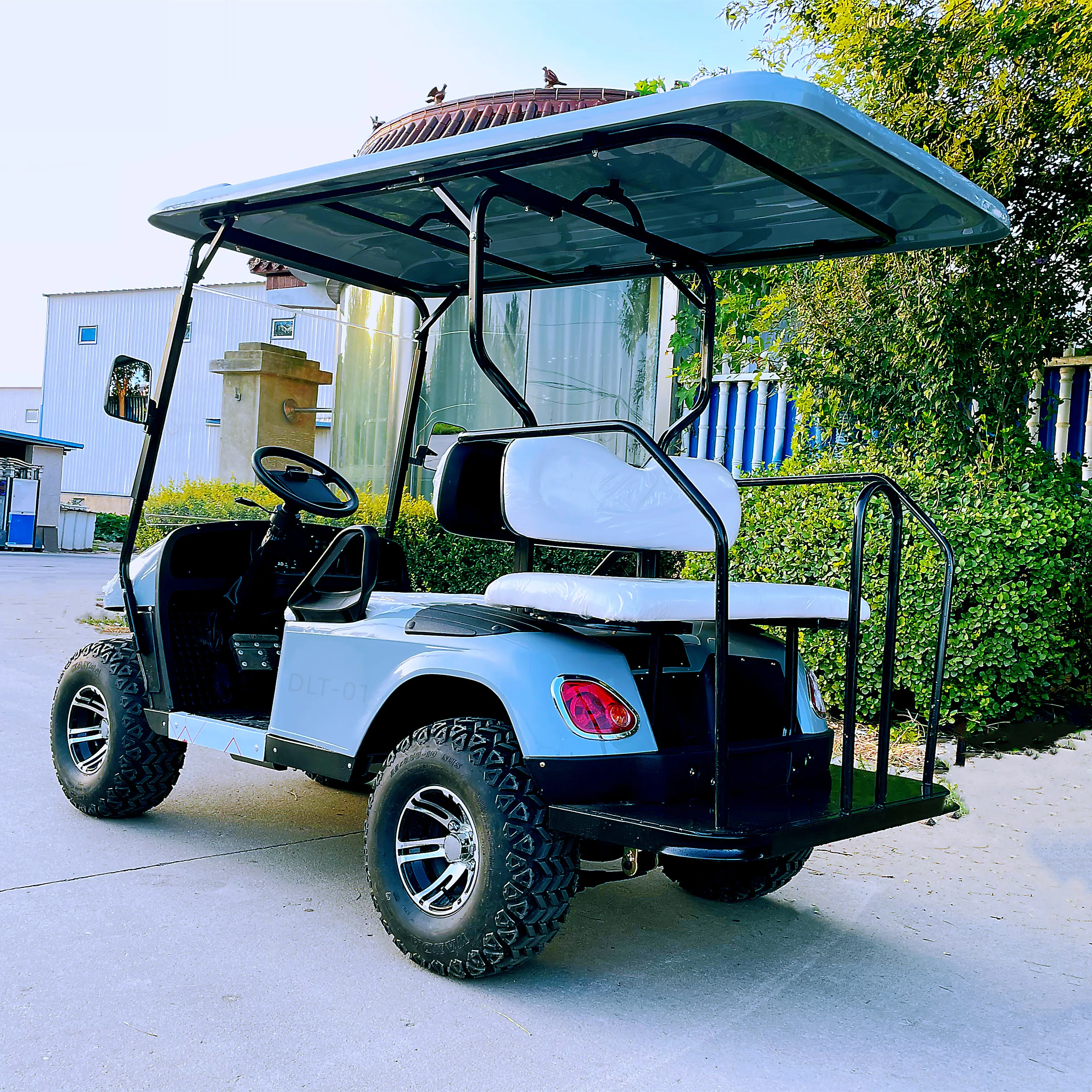 High Quality 5000W 60V Long Range Electric Golf Cart 12 Inch Wheels 4 Seats Family Electric Off Road Recreational Vehicle