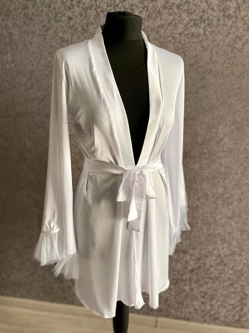 White Bridal Gown with Lace Tulle Robe Luxury High Grade Bathrobe Sexy Nightwear Women's Robe Silk Satin Pajamas Bride Dressing