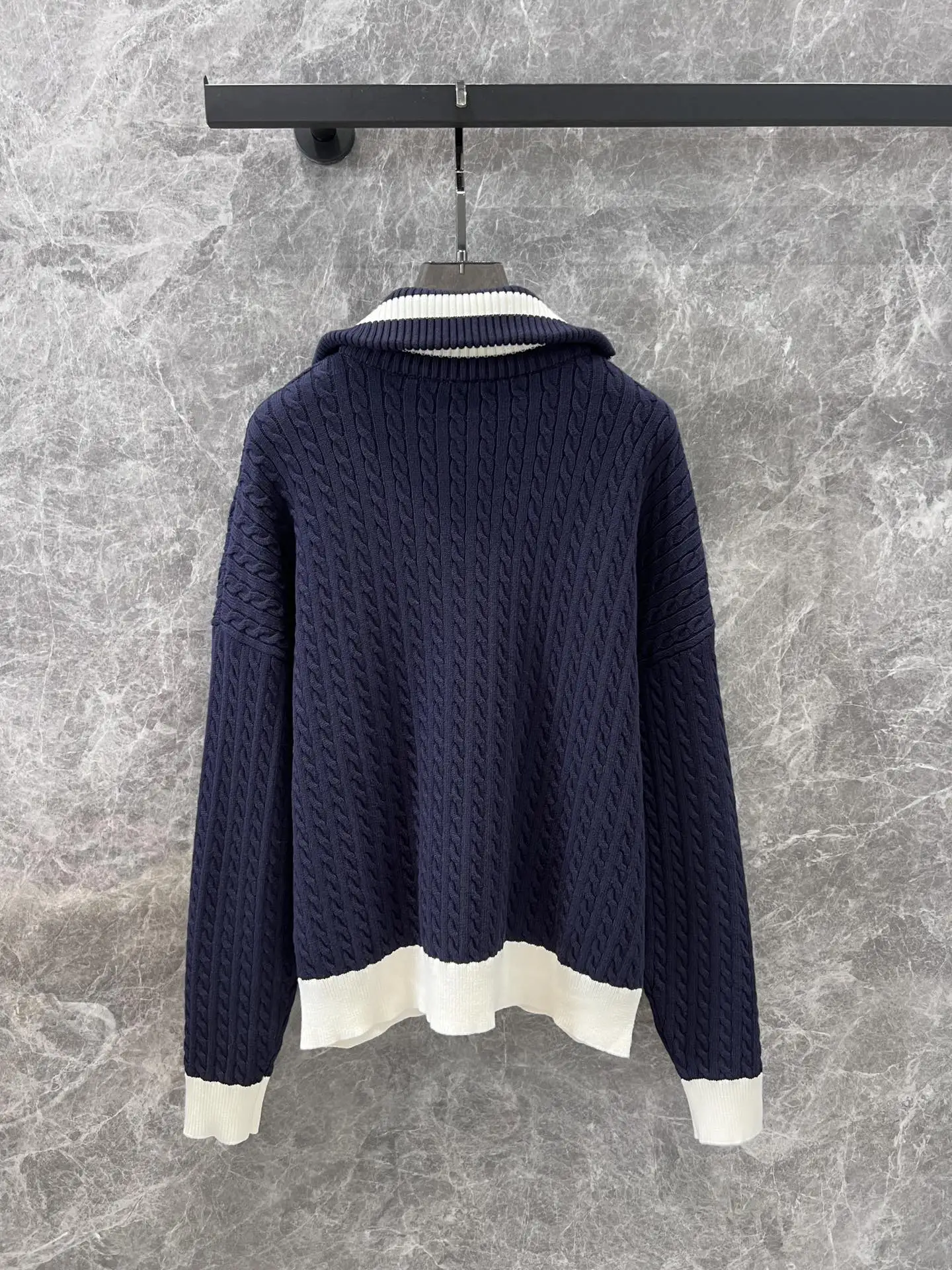 

Осень-зима 2023, новая женская одежда Kpop, повседневная пряжа на заказ, маленький лацкан, толстая игольная закрутка, вязаный тяжелый свитер