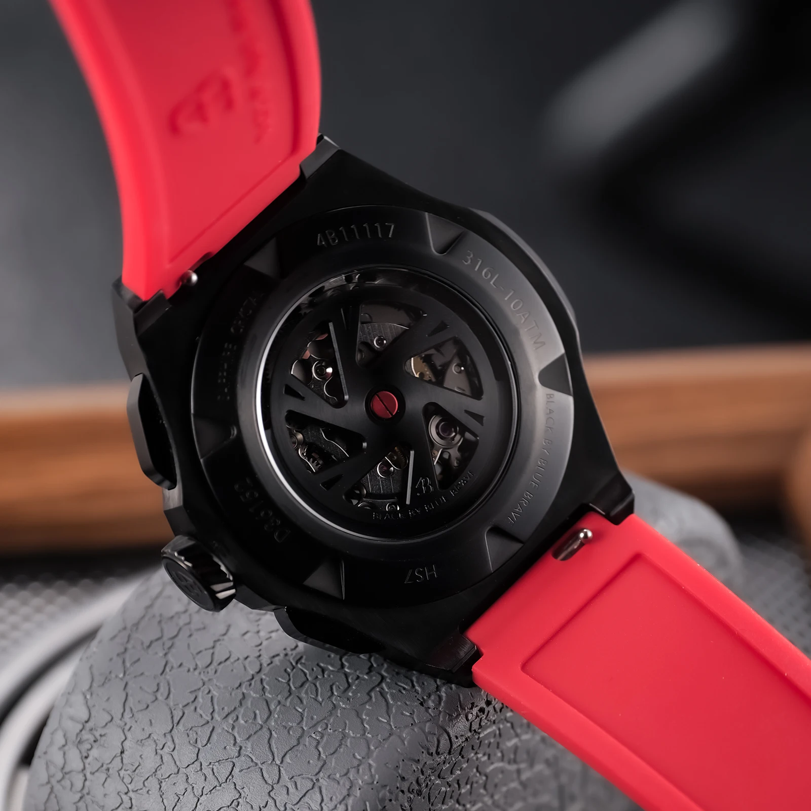 OBLVLO Brand Mens Black PVD Skeleton Analog Automatic Watches Fashion Red Rubber Band Waterproof Mechanical Sport Watch CAM-4B