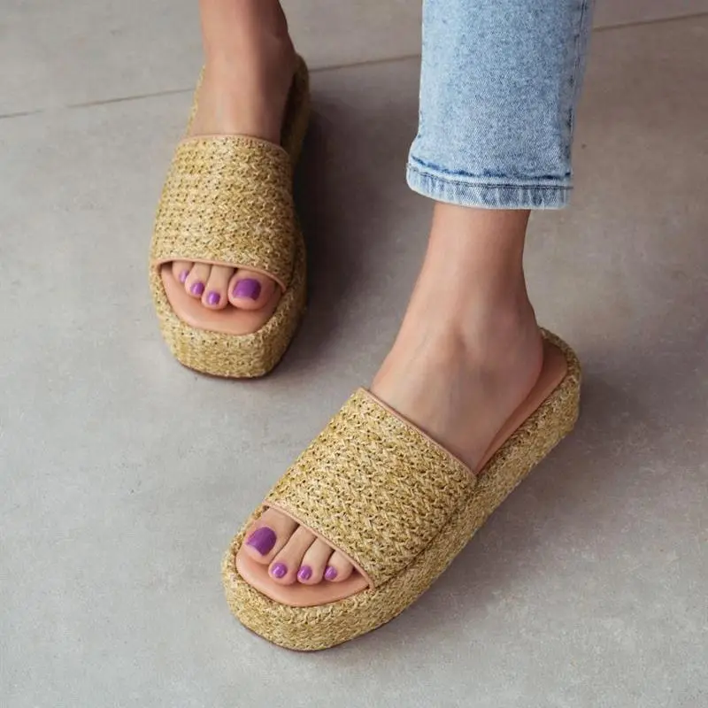 Summer Open Toe Women Flat Wicker Slippers Runway Designer Thick Sole Knit On Female 2023 New Style Flat Vacation Beach Slippers