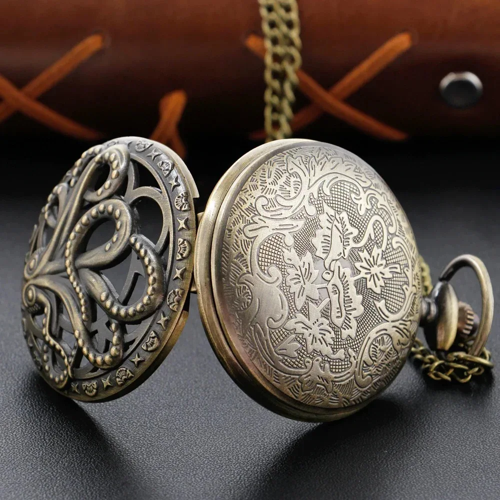 Octopus DND Dice Pocket Watch Case Retro Carving One-Eyed Hollow Octopus Pocket Watch Dice Box Cthulhu Dice Case 7pcs Metal Dice