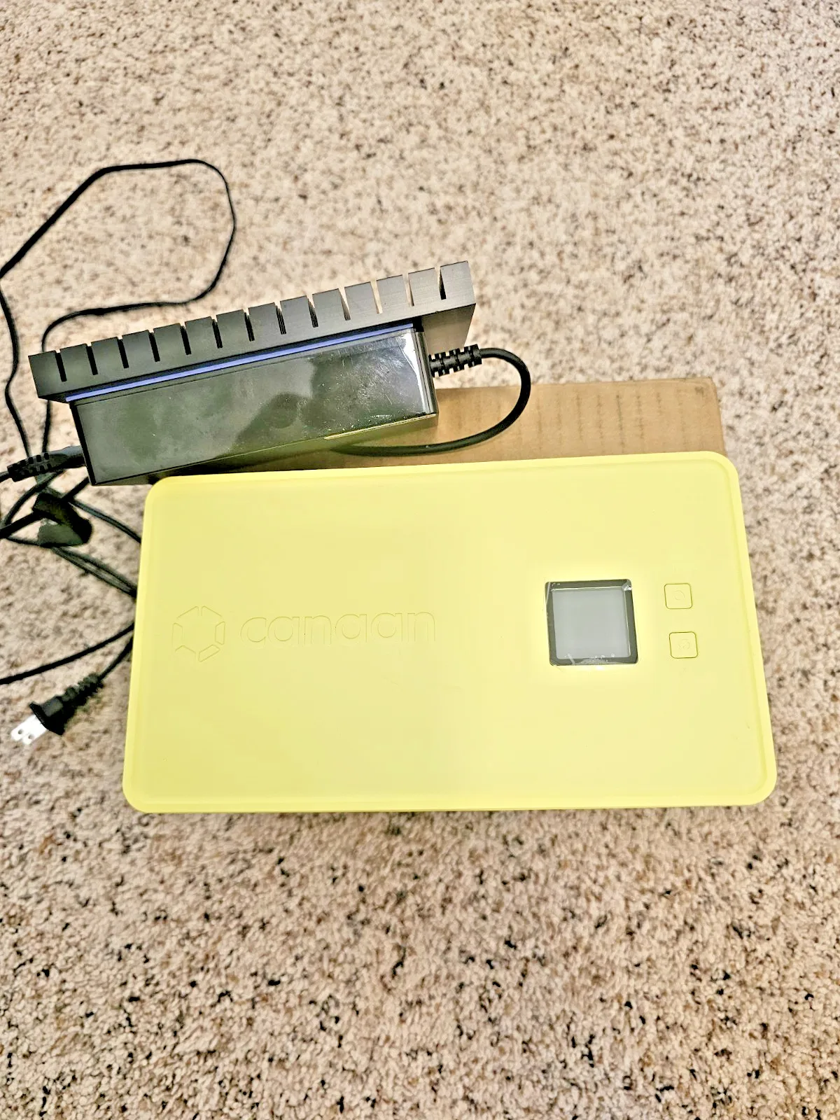 

AJ Avalon Nano 3 (yellow) with original Canaan Power Supply