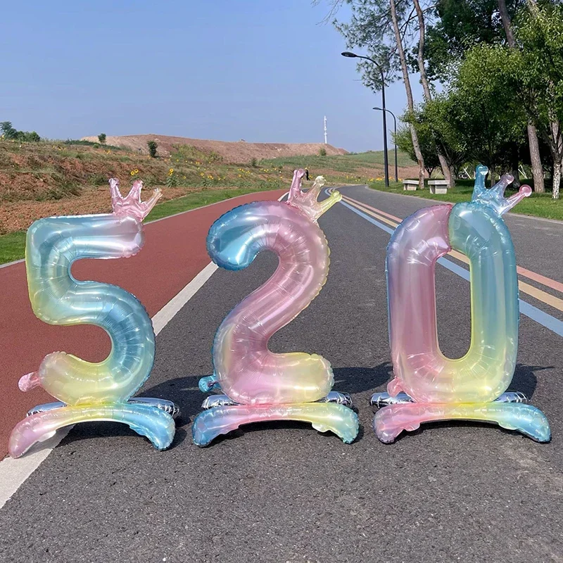 1 szt. 32-calowy stojący tęczowy cyfrowy balon gradientowy kolorowy korona 0-9 balon z folii aluminiowej urodziny dekoracje na baby shower — zdjęcie 2