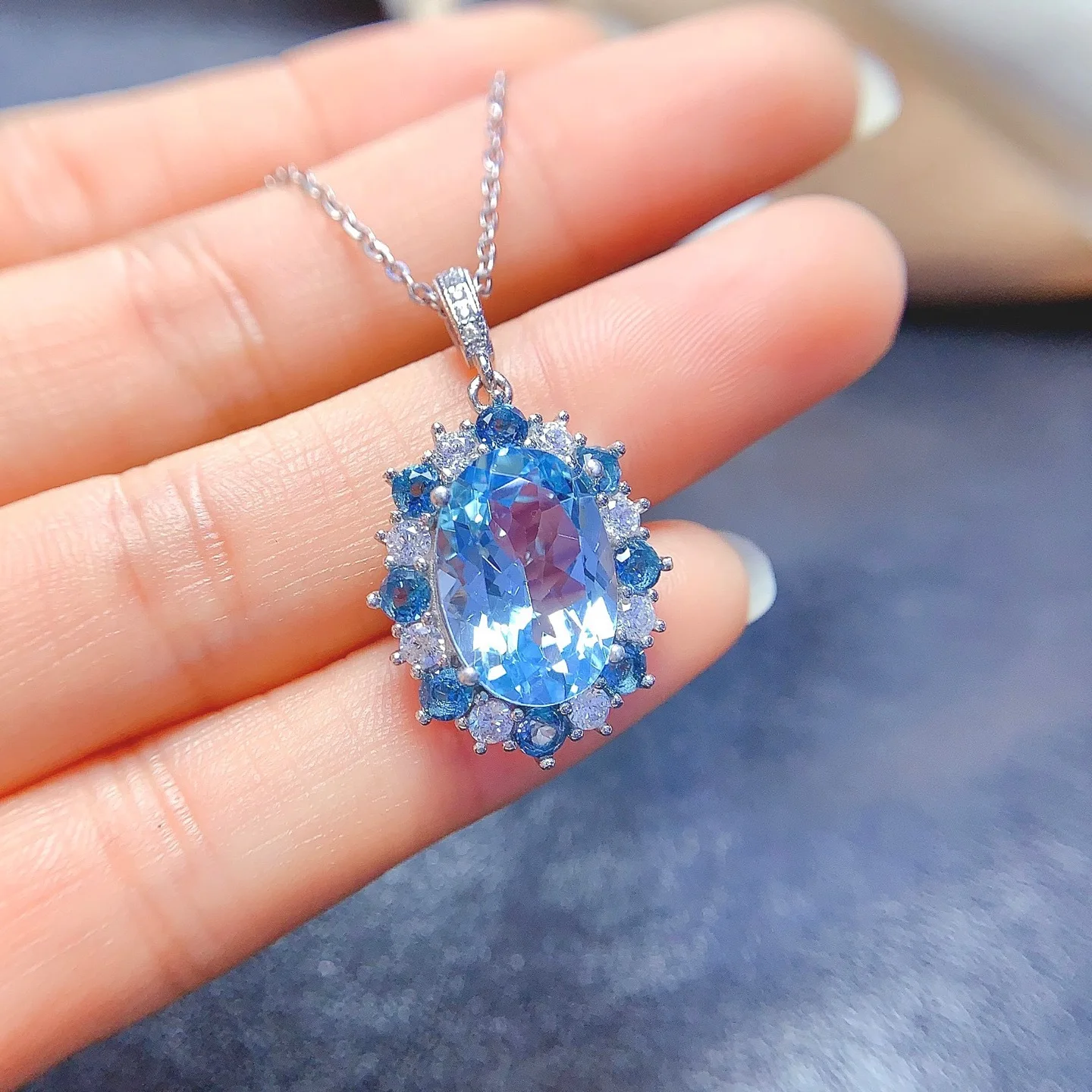 

KJJEAXCMY Girls' Jewelry 10x14mm Natural Blue Topaz Bow Necklace Pendant 925 Pure Silver Plated 18K White Gold Clearance Sale
