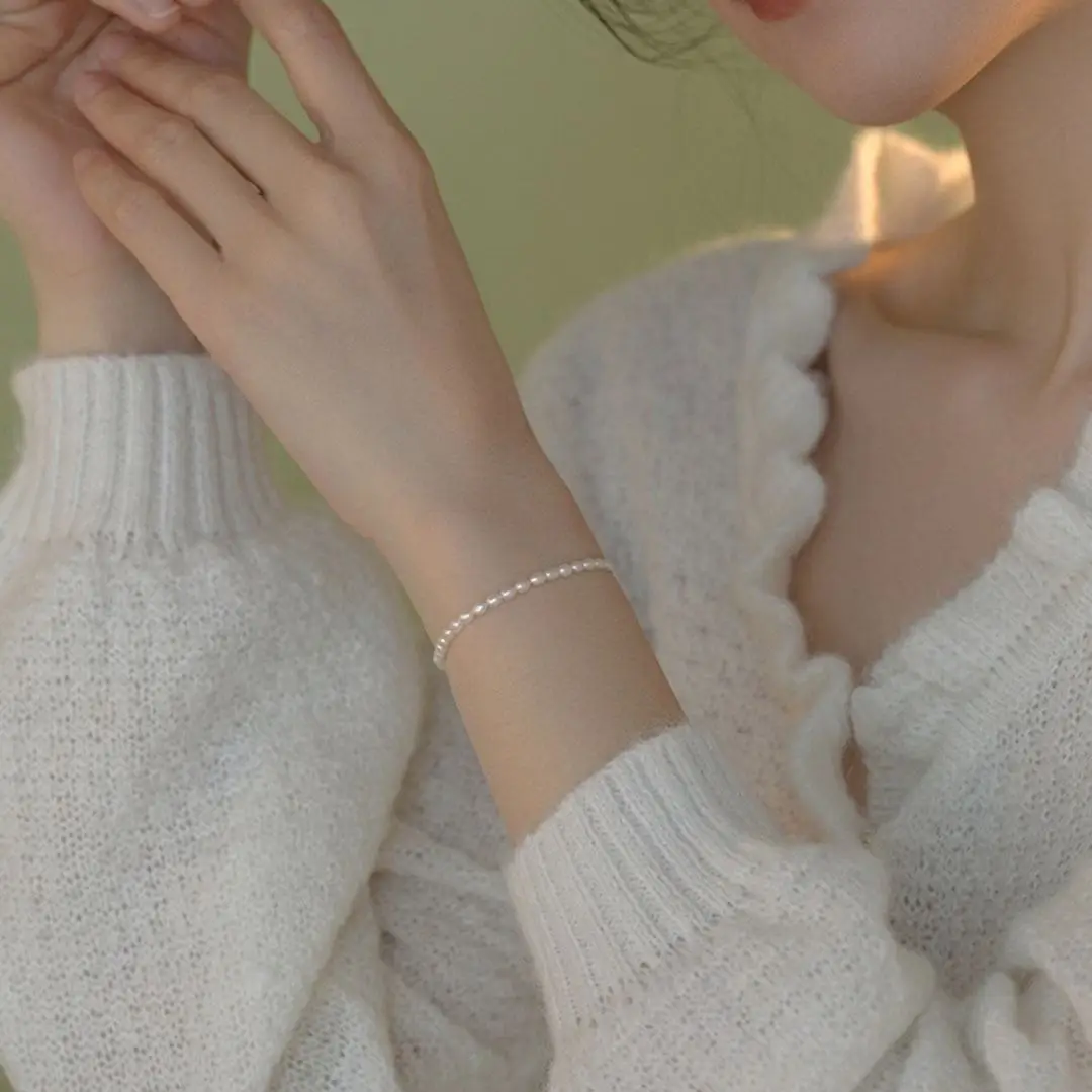 Superfine Natural Freshwater White Oval Pearl Bracelet for Women, High-End Textured Multi-Functional Stackable Mini Pearl Travel