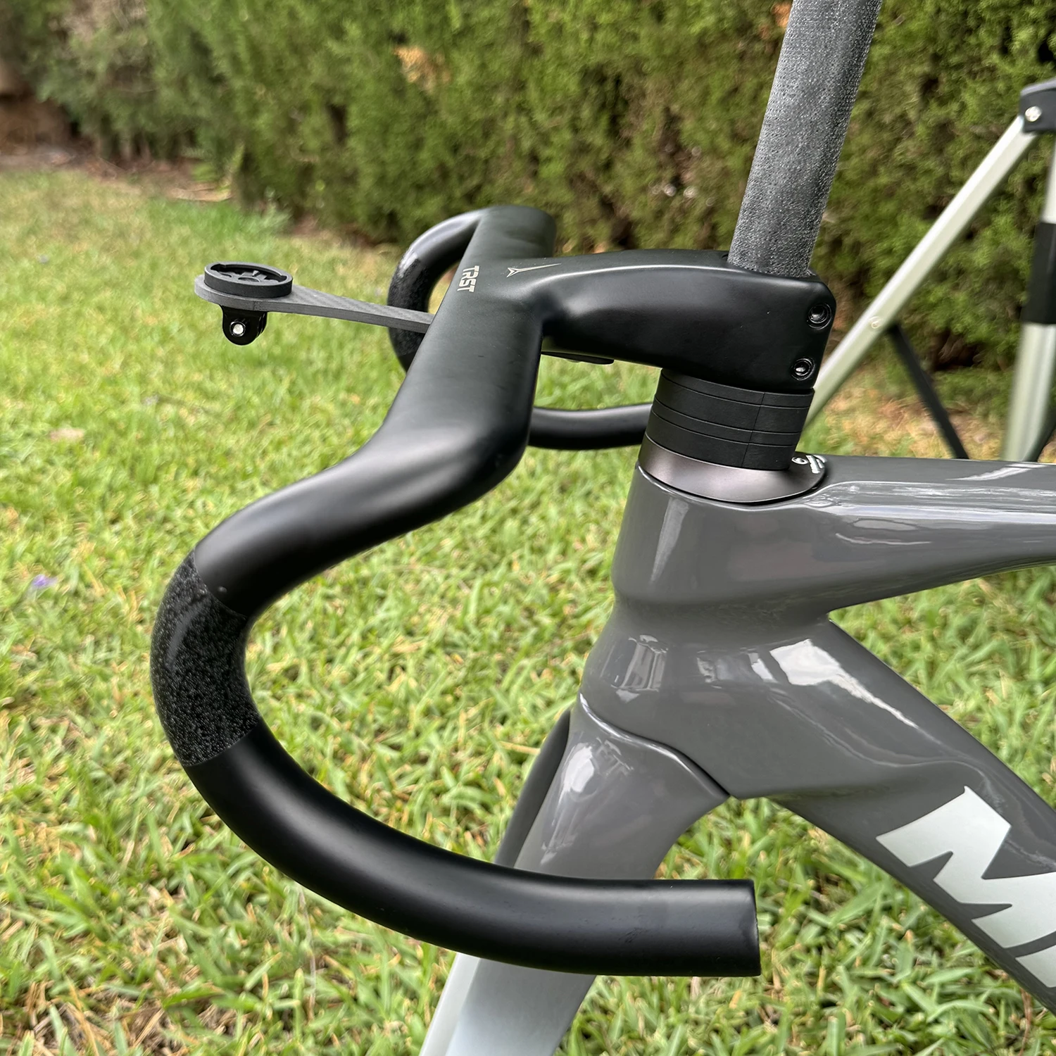 Minice Aerodynamischer EPS-geformter Carbonrahmen mit Scheibenbremse, max. 700*32C, AERO Rennrad-Rahmenset, BSA, vollständig interne Kabelführung, Lenker, DI2, mechanisch – Detail 19