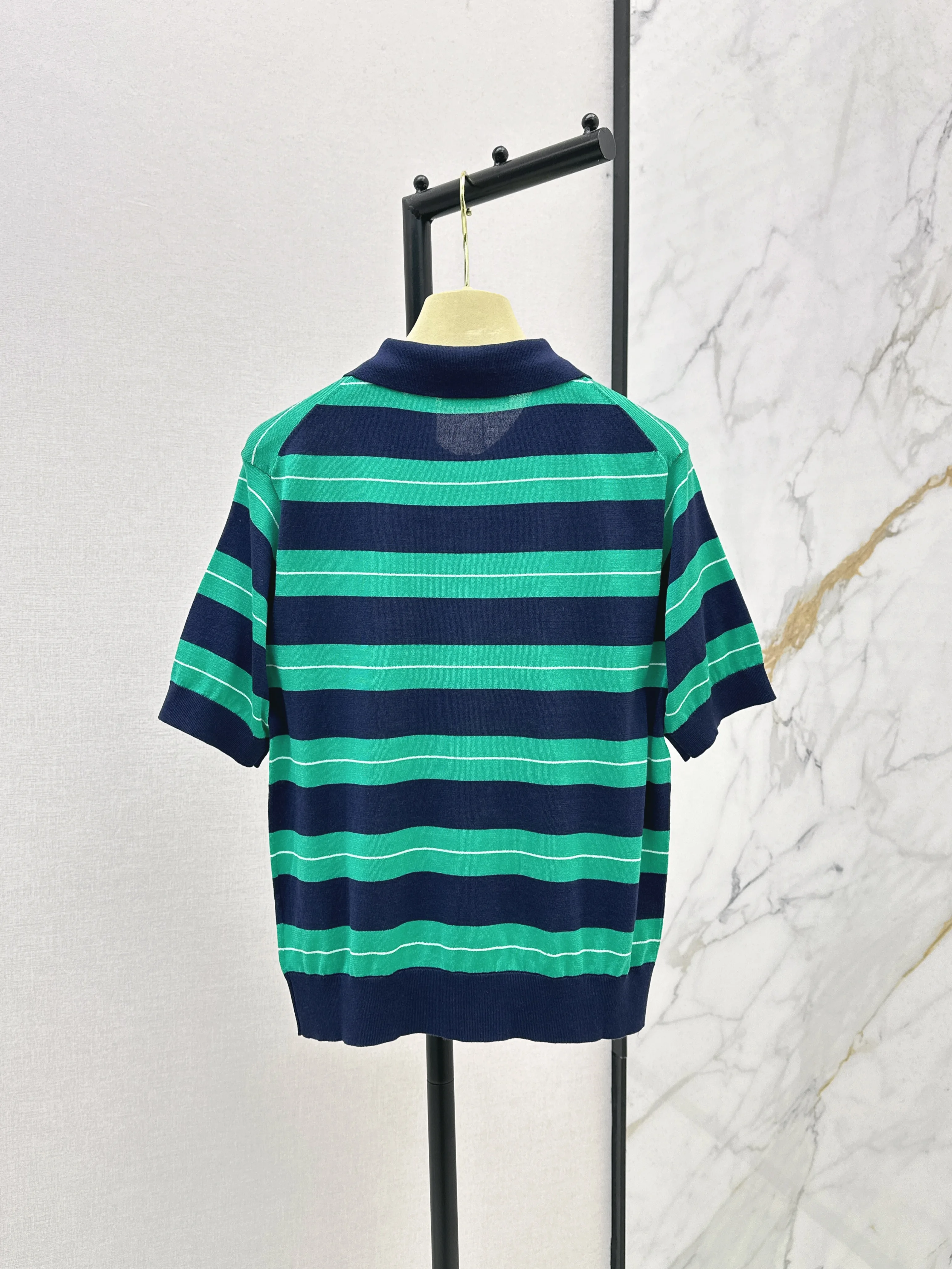 

2025 Summer Classic and Preppy Style All-match Constrast Color Lapel Letter Screw Thread Solid Knitted Striped Shirt