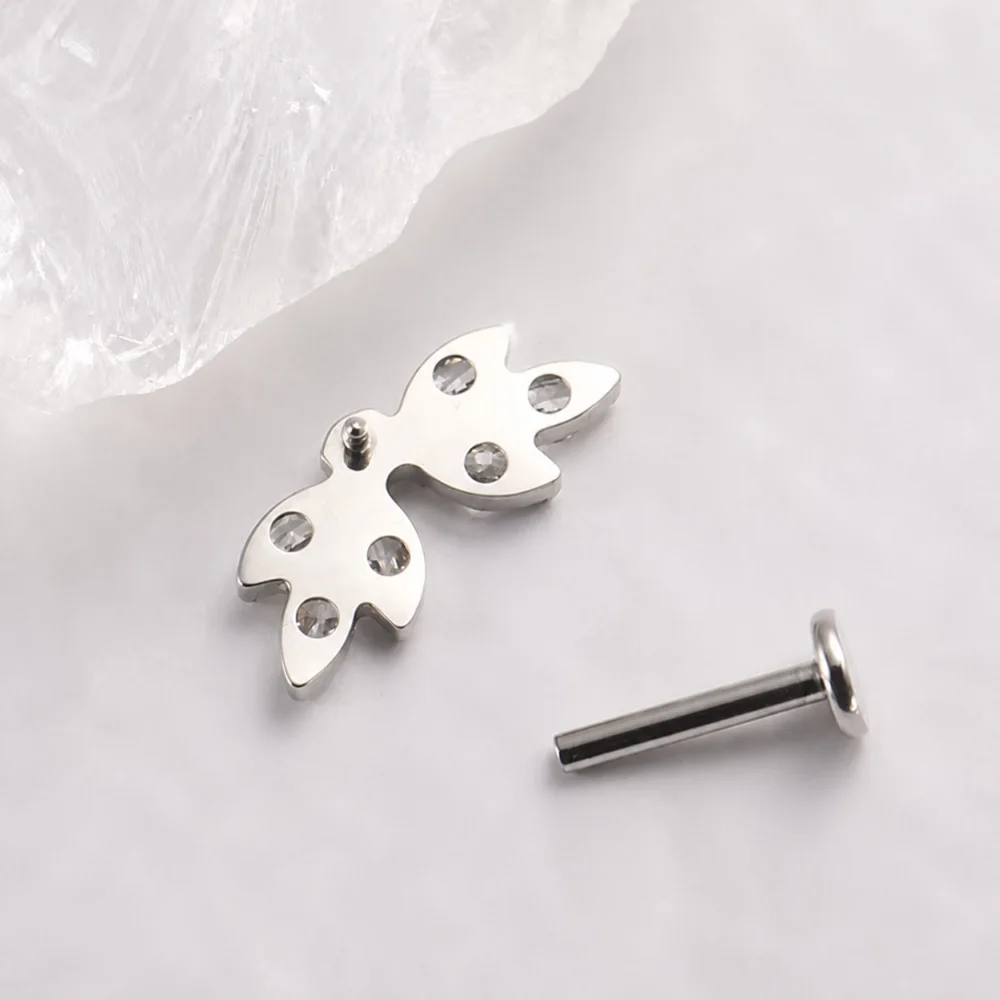 2026 ASTM F136 Titan-Engelsflügel Zweifarbige Ohrstecker für Ohrknorpel-Lippenpiercing Körperschmuck – Detail 5