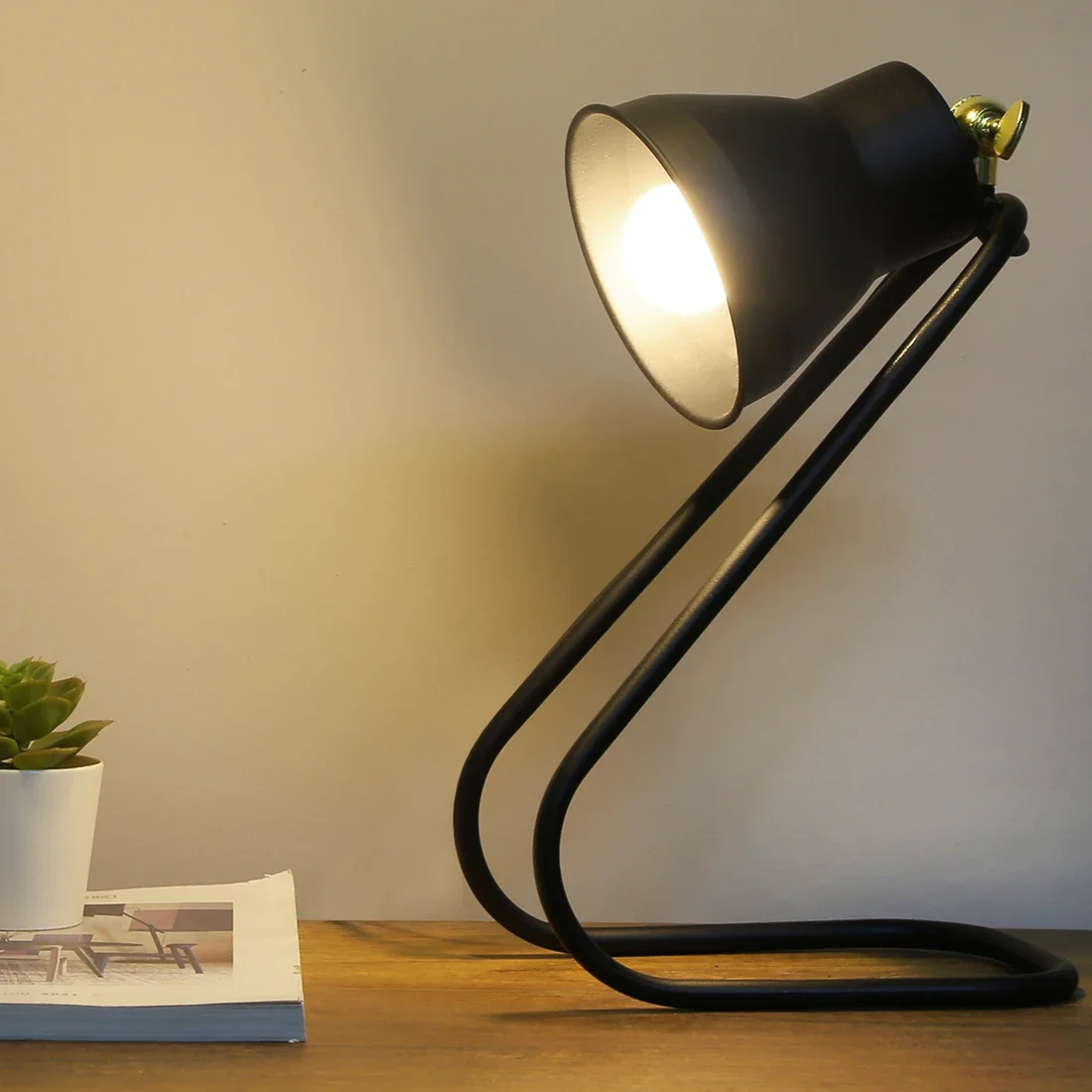 Study Metal Design Table Lamp