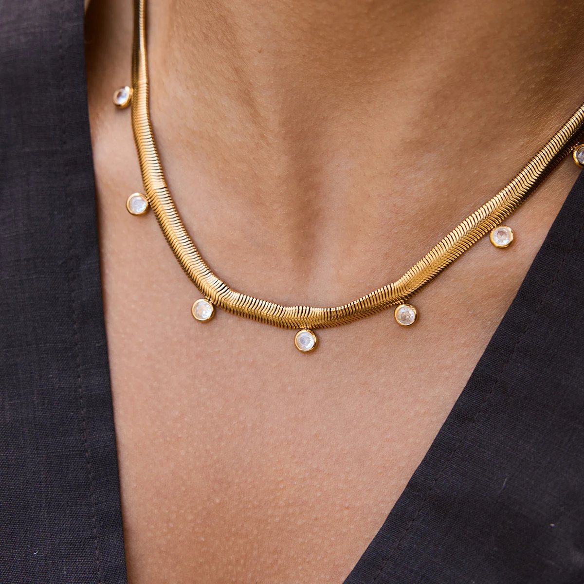 Collares e: La Tendencia de Joyería de Moda 2025 que No Puedes Dejar de Tener