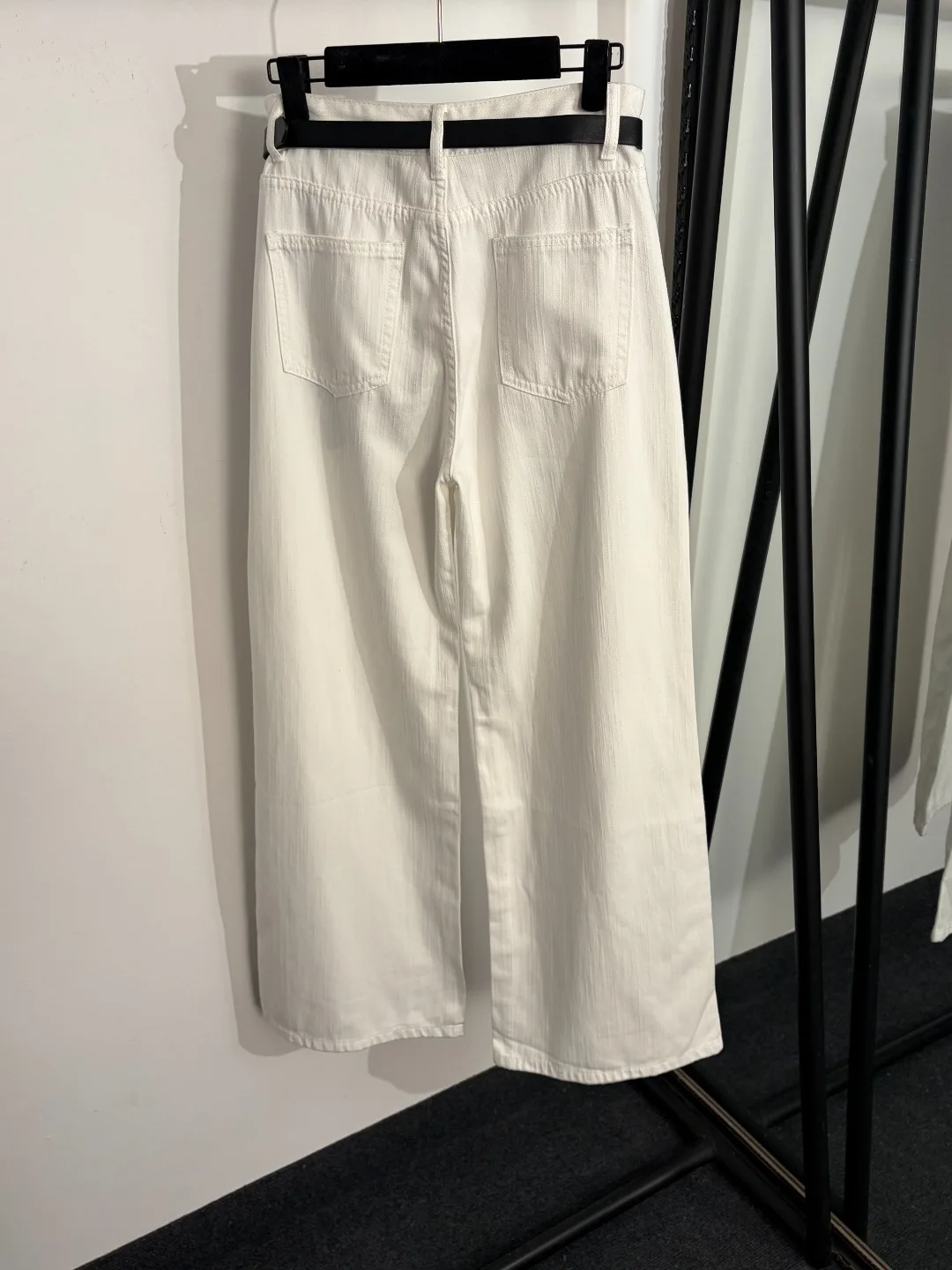 

2026 Spring/Summer Latest Fashionista Outfit Badges Retro Chic Wide-Leg Denim Shorts