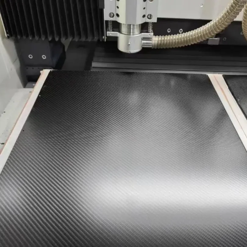 Pannello in fibra di carbonio lucido opaco Pannello piastra Taglio CNC Tubo in fibra di carbonio Elaborazione Smusso Incisione Pressnuts T300 T700