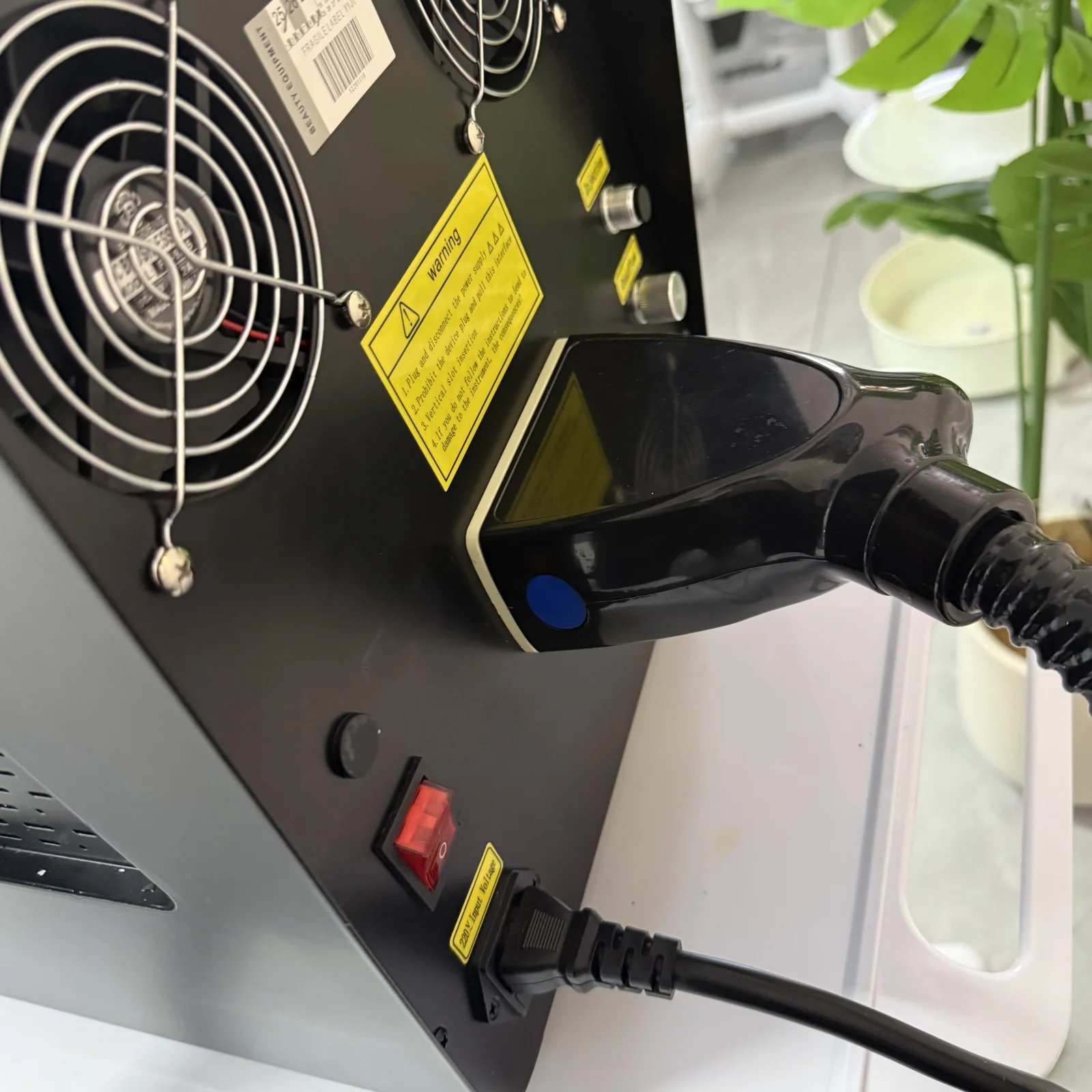 4000 W verbesserte Version 808 nm Diodenlaser-Haarentfernungsgerät Dauerhafte schmerzfreie Haarentfernung 3 Wellenlängen-Kühlsystem