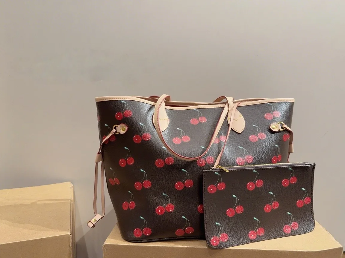 

2025 New size: 32x28 CM Fashionable Versatile bags leather cherry Portable can be carried on the shoulder no boxes
