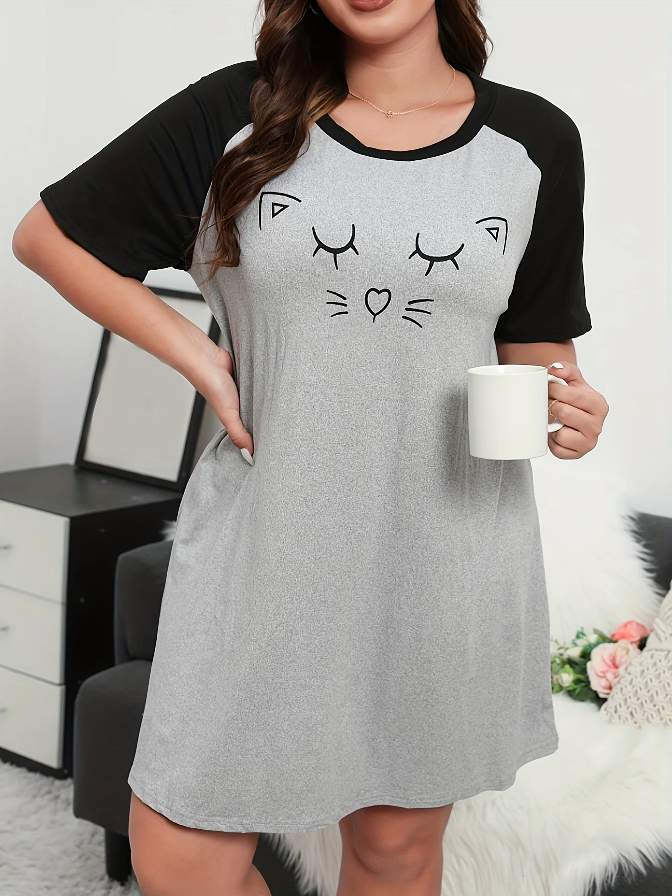 Plus Size Fashion Loungewear Dress, Women\'s Plus Cartoon Cat Print Raglan Short Sleeve Medium Stretch Comfort Nightdress