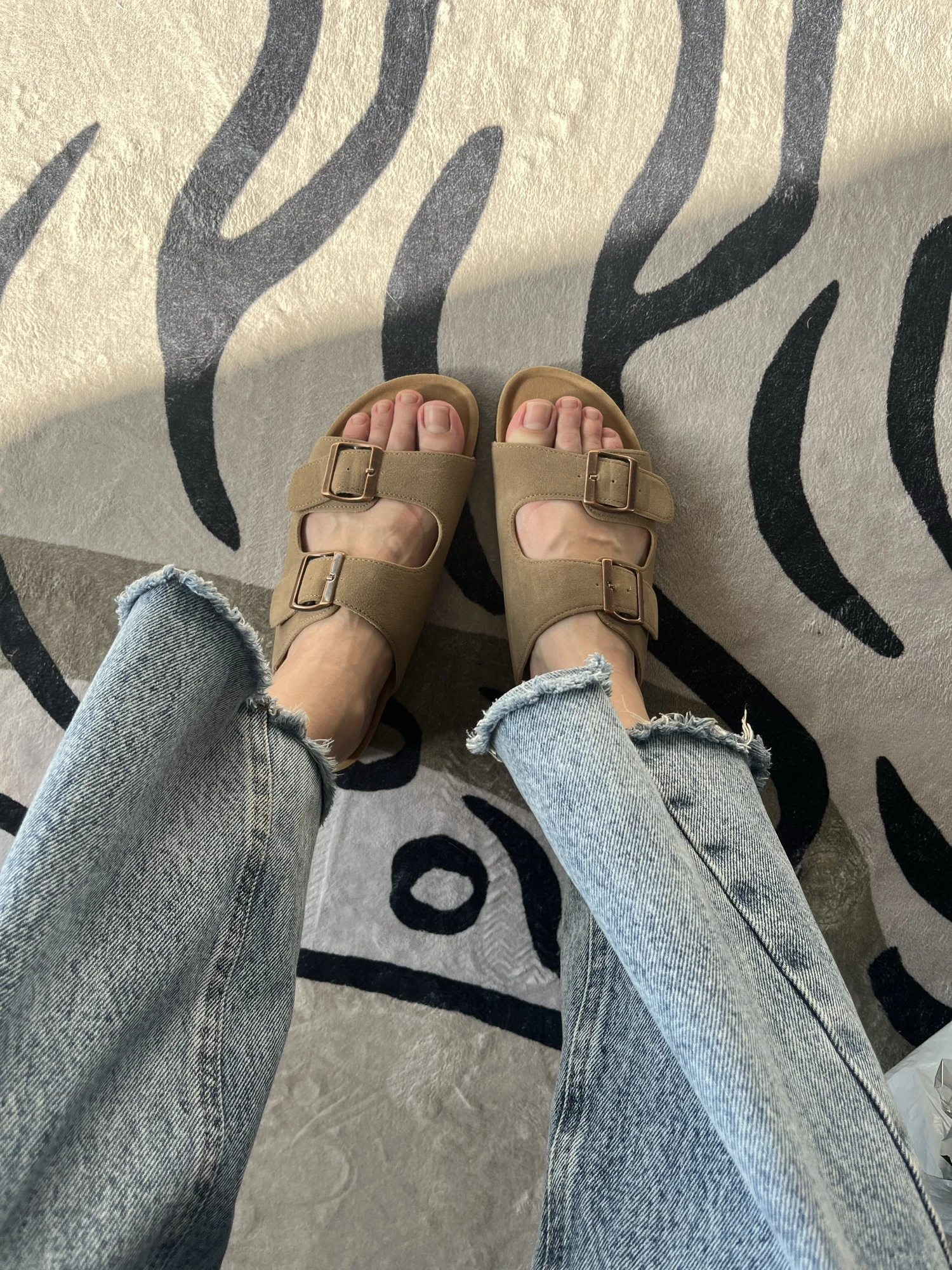 Buty na nogach klienta