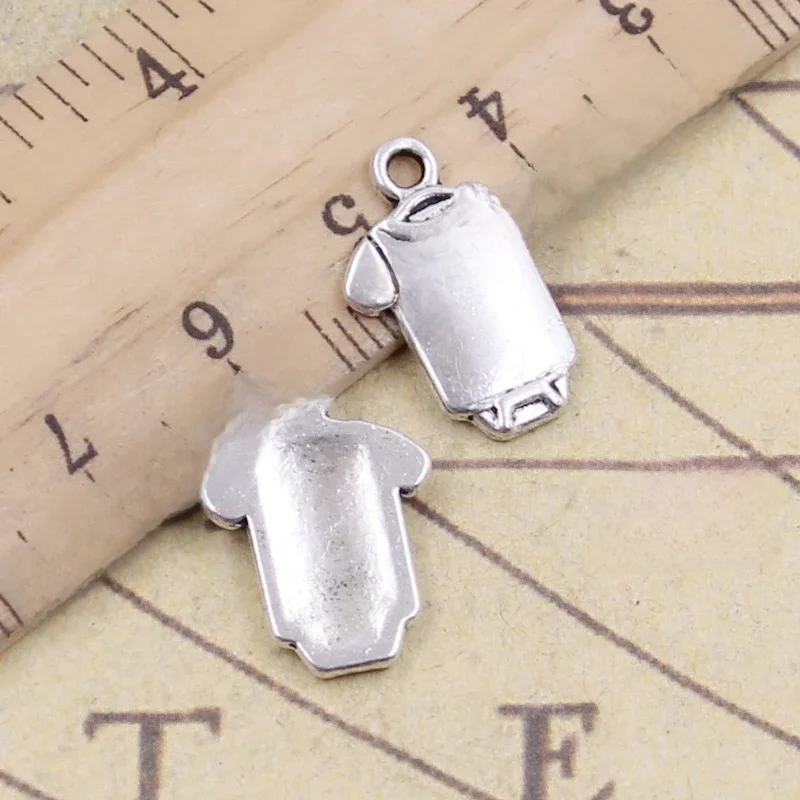 20 sztuk Charms dziecko Onesie kombinezon tkaniny 17x12mm tybetański brąz srebrny kolor zawieszki antyczne tworzenia biżuterii DIY Handmade Craft — zdjęcie 2