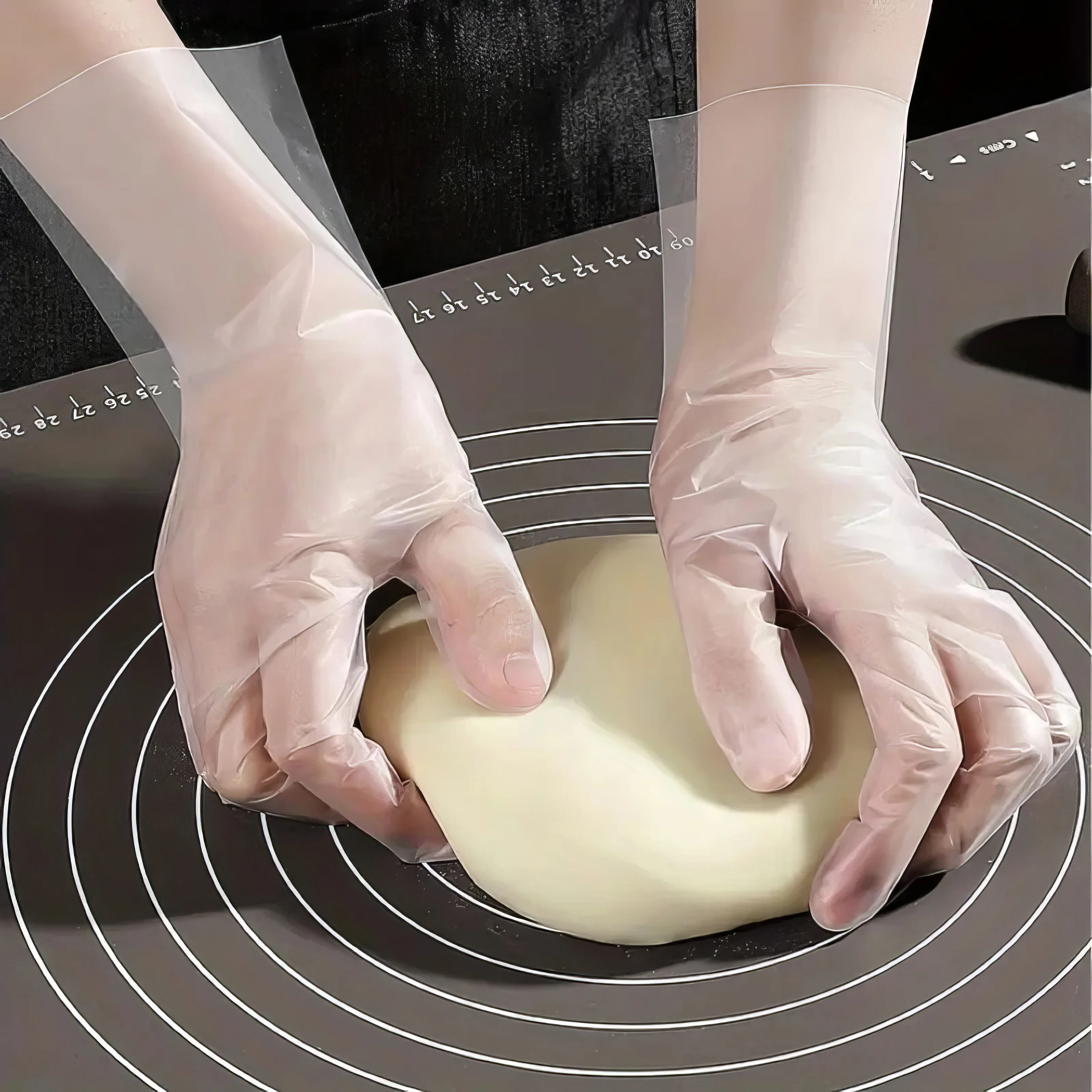 ถุงมือใสแบบใช้แล้วทิ้งเกรดอาหาร 300 ชิ้น ทนน้ำมันและน้ำ เครื่องมือพิเศษสำหรับการนวดและอบในครัว