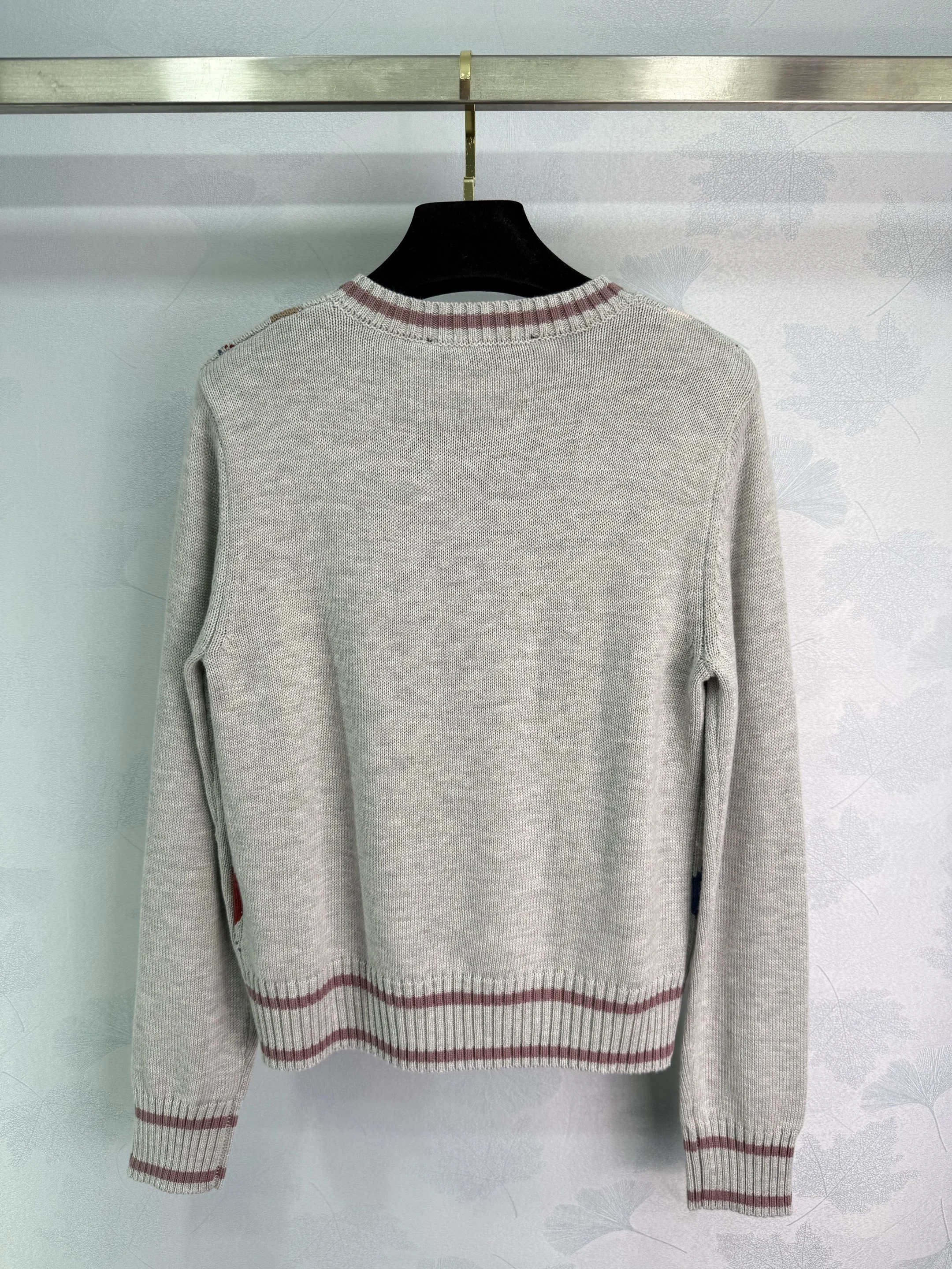 

2025 Autumn New Embroidered Knitted V-neck Sweater 29