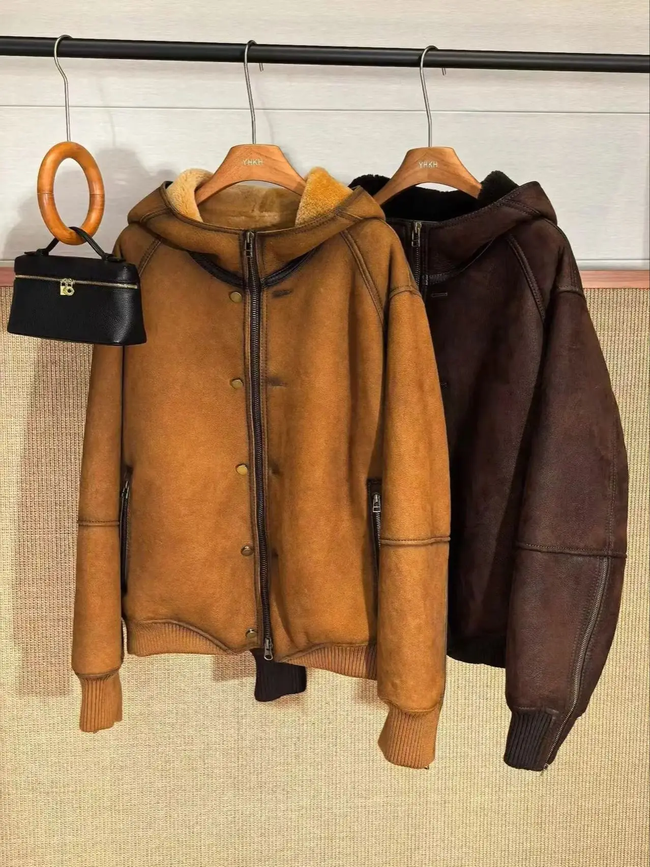 Cappotto retrò alla moda in vera pelle di montone