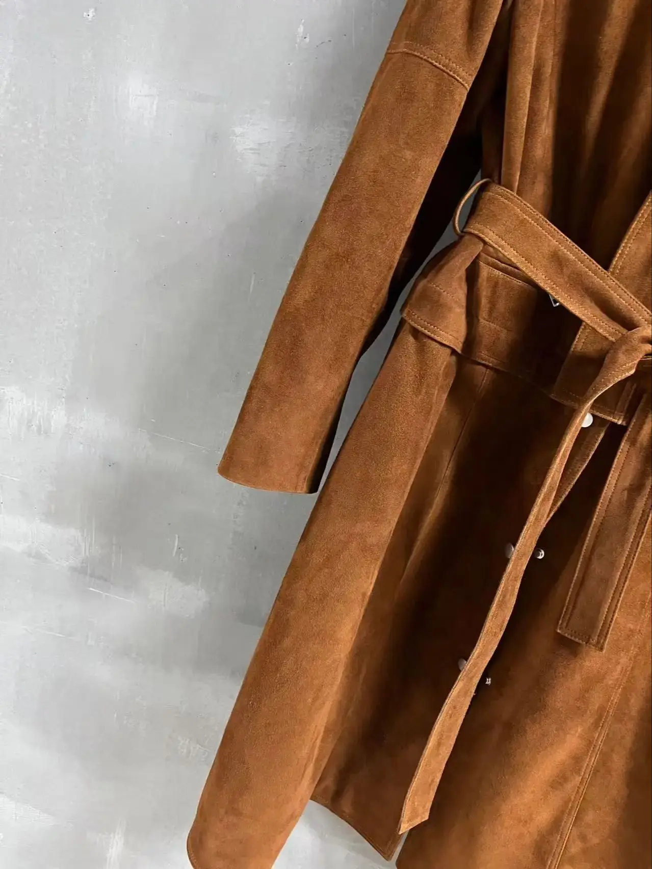 เสื้อโค้ทยาวหนังกลับทรงหลวมคุณภาพสูงแบบคลาสสิก