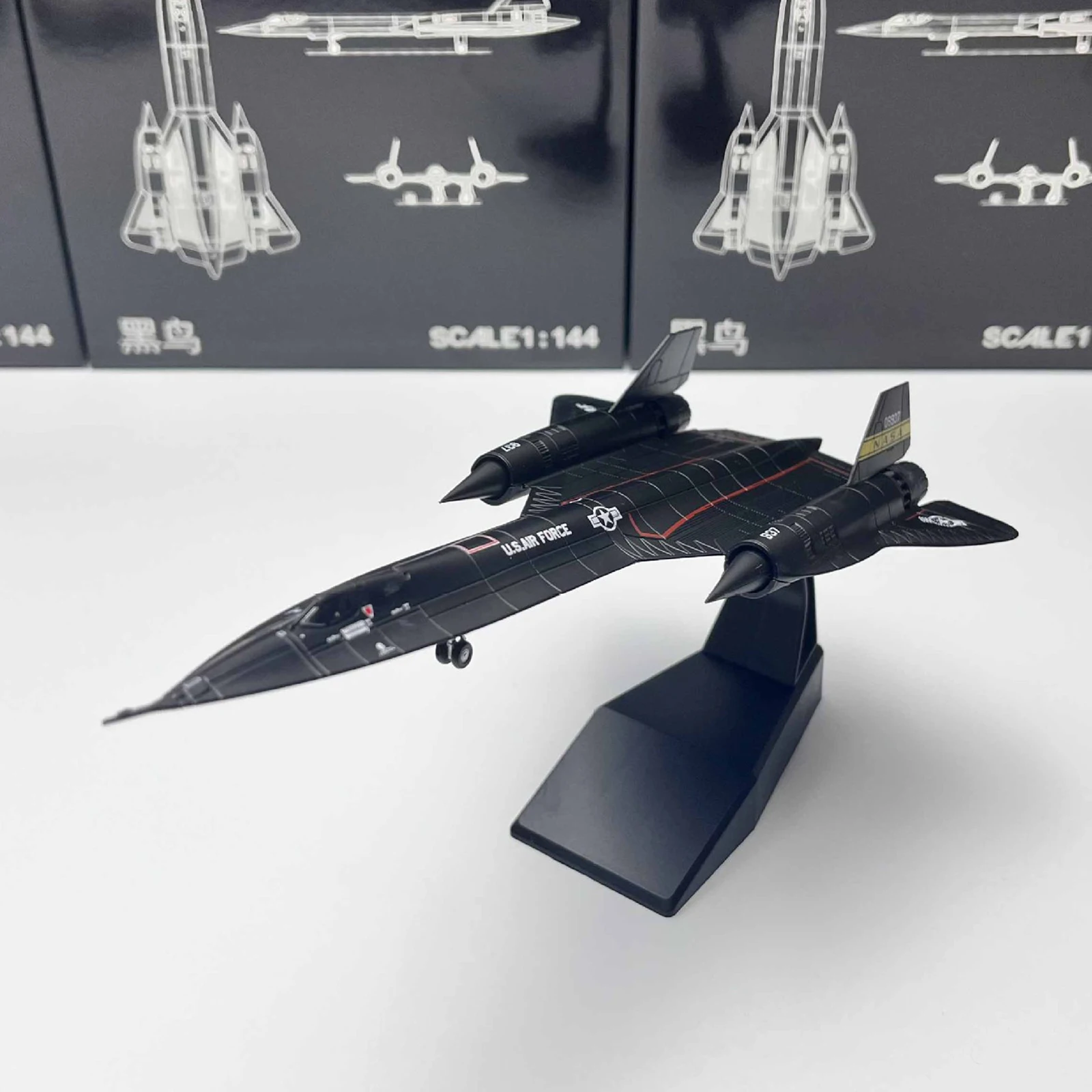 

Масштаб 1/144, модель самолета SR71 Blackbird 06937, литая под давлением модель самолетов, детские игрушки, украшение для рабочего стола для дома, полки, офиса