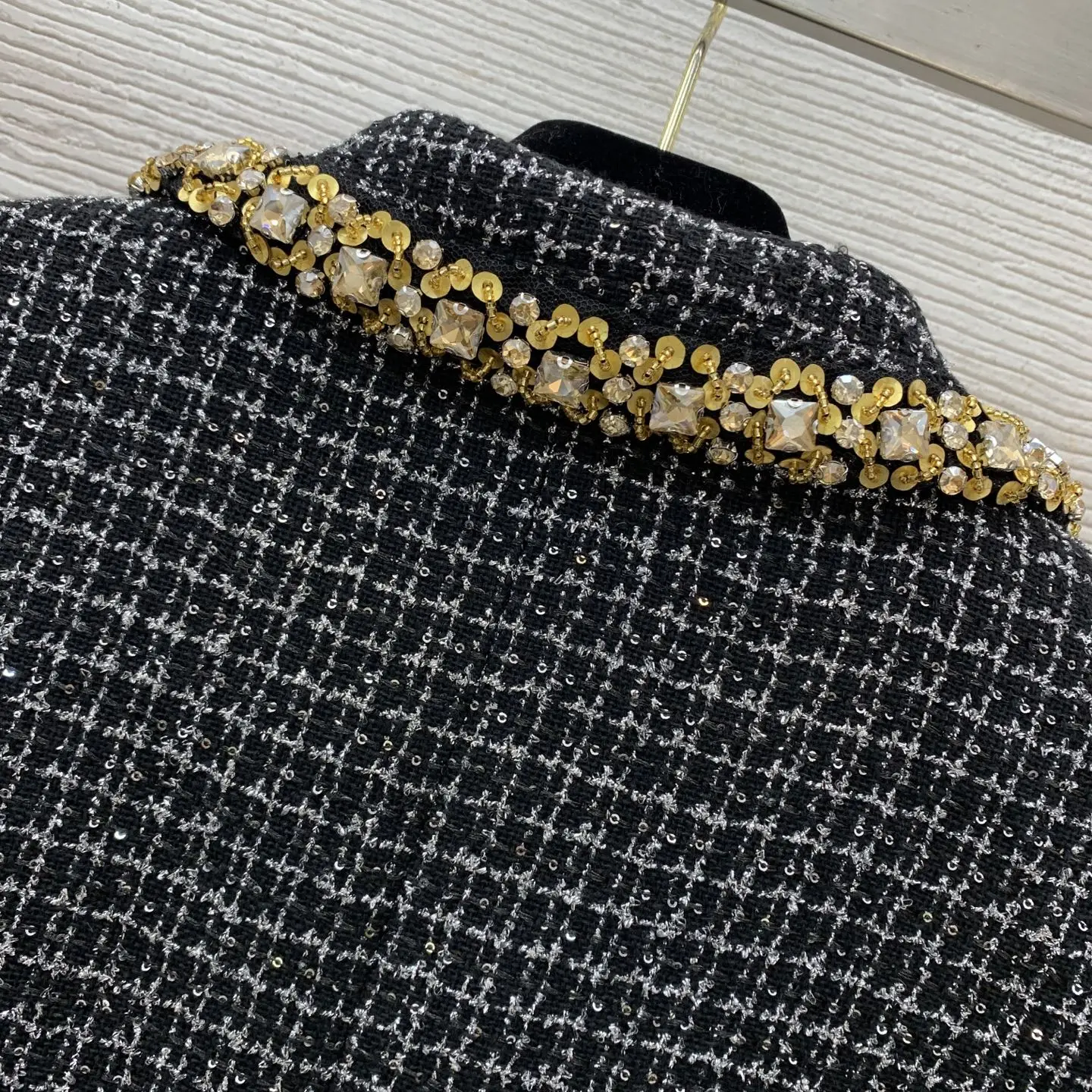 Women's new sequined collar buttonless placket lapel long sleeved short coarse woolen coat