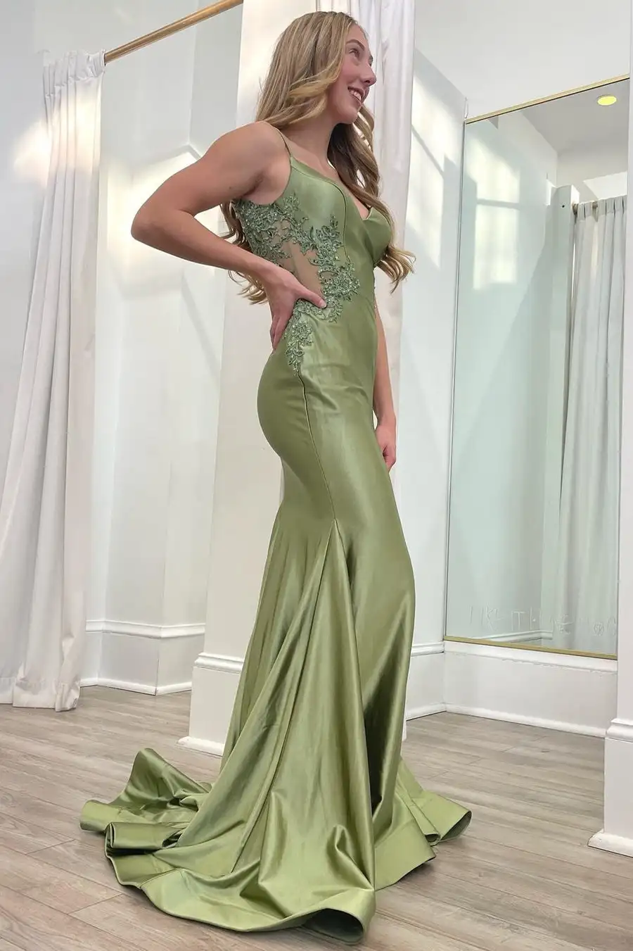 Spaghetti Strap Backless Trumpe Prom Dress with Slit A-Line Wedding Long Gown Sleeveless V-Neck Floor Length Party Dress