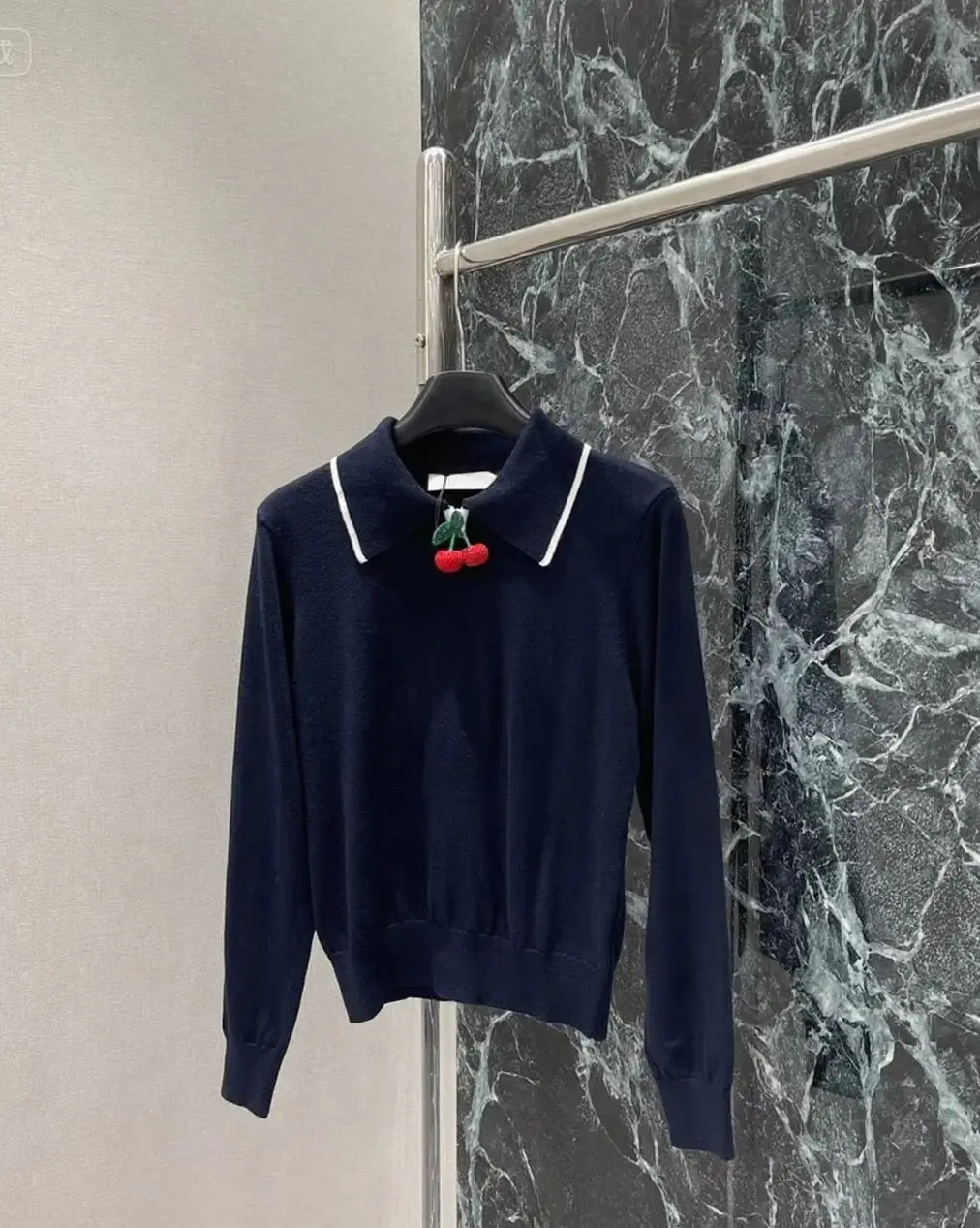 

2025 New Women's Solid Color Simple Collar Exquisite Fashion Versatile Fashion Top HL93