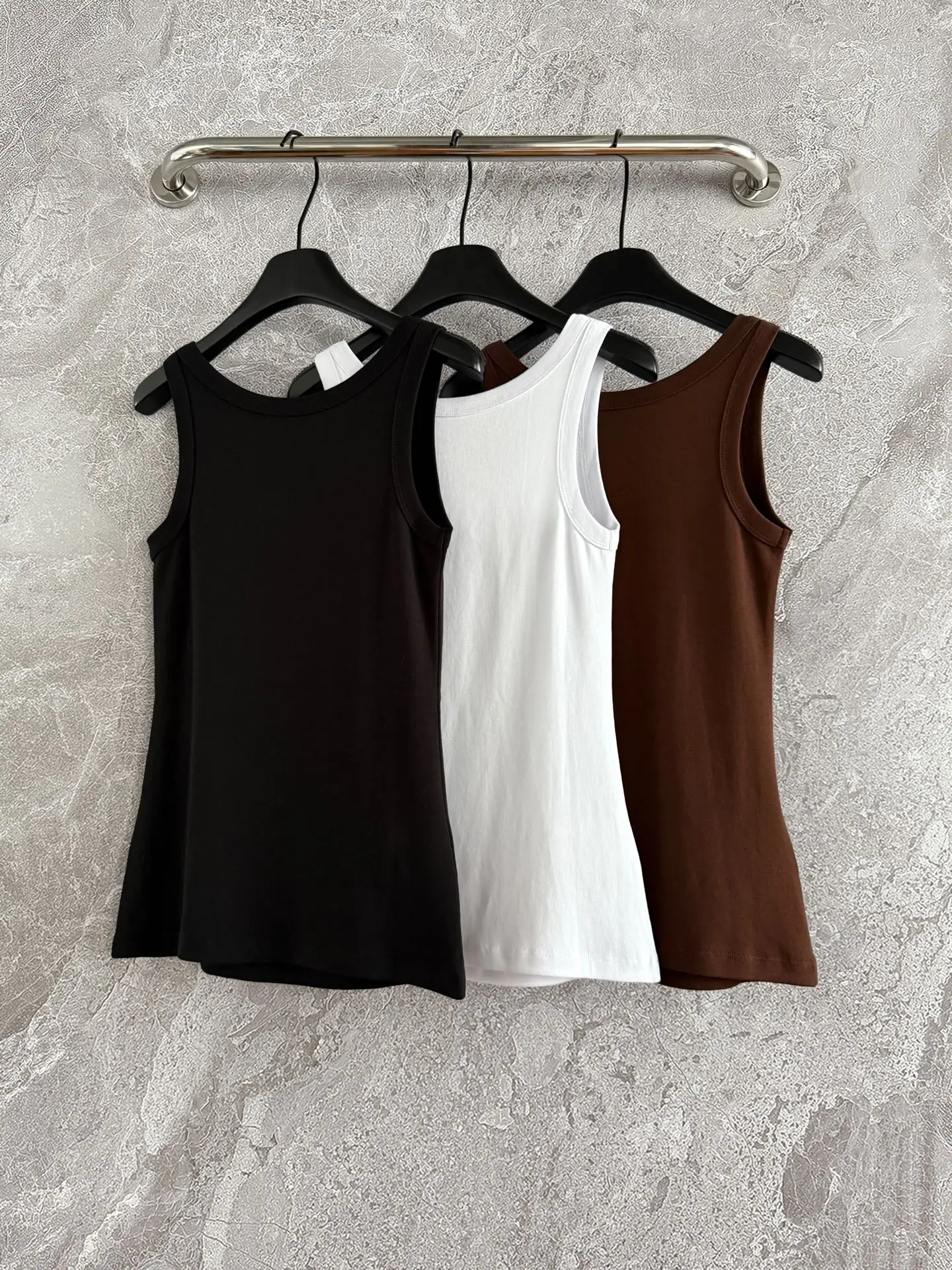 

2026 Autumn/Winter Women's Thread Craft Plain Knitted Vest HL177