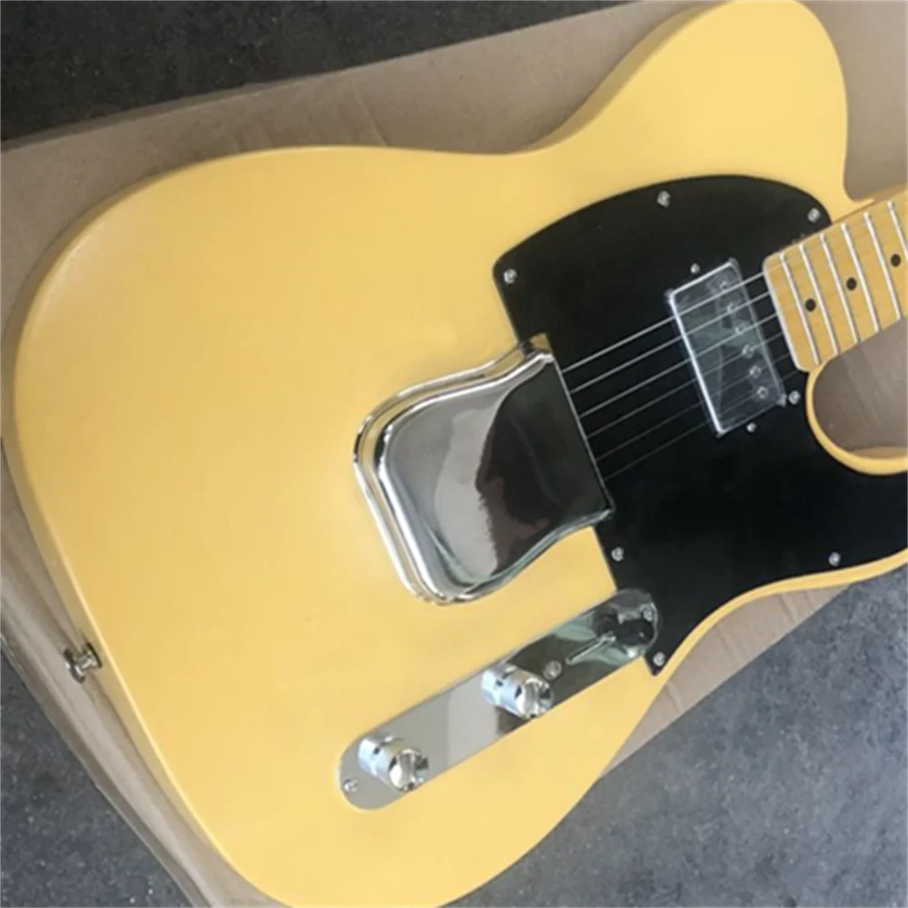 

Best-selling product - Yellow electric guitar, glossy body, equipped with bridge protector, chrome hardware