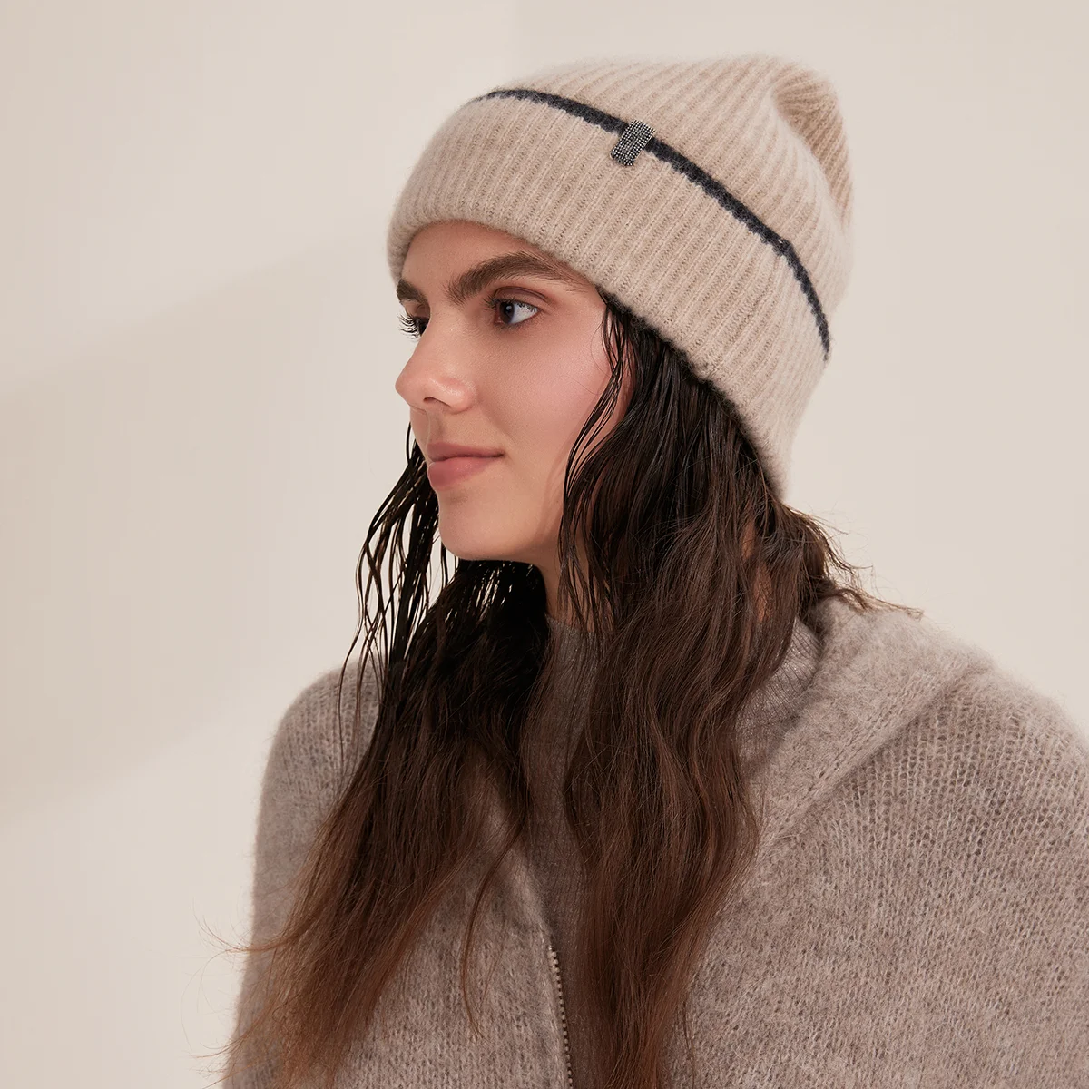 BY4521258 Designer Cashmere Beanie 100% Soft Rib Knit Hat with Subtle Contrast Trim for Fashionable Winter Styling