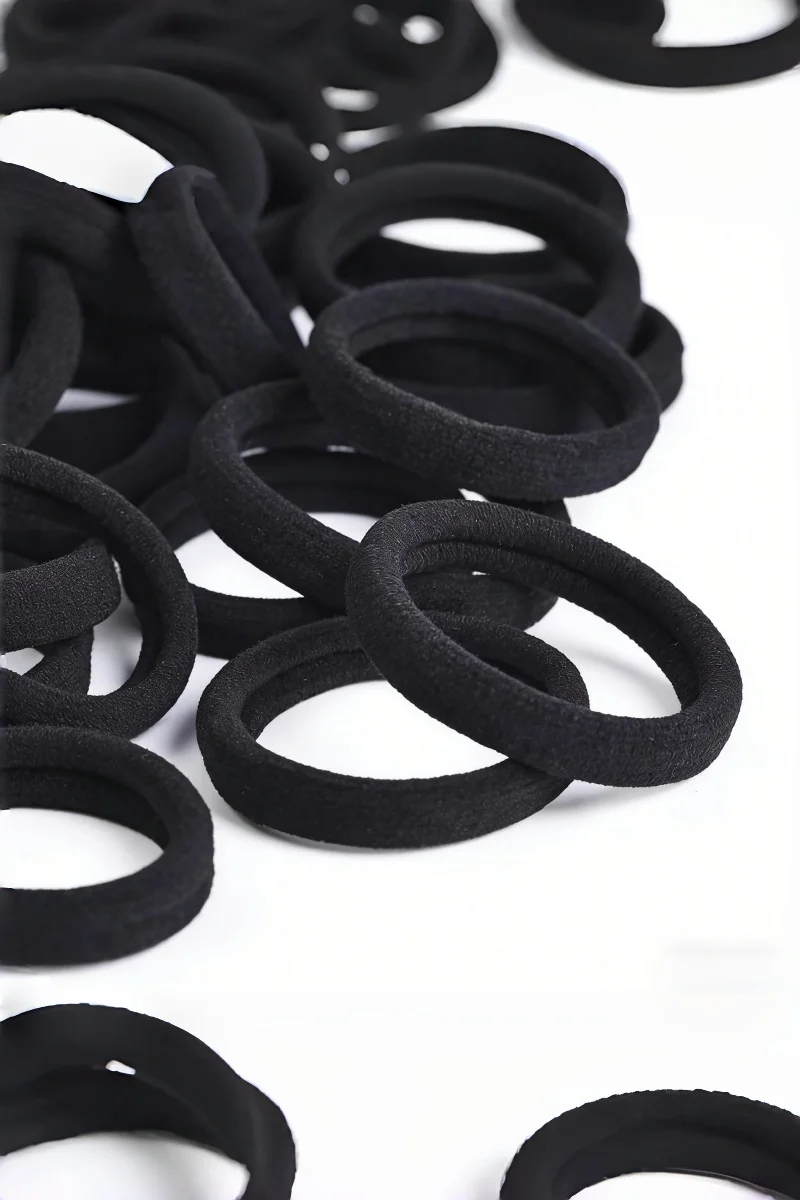 

Черные бесшовные резинки для волос, 50 штук, оптовая упаковка ​ Гладкая поверхность, без скольжения, легкий вес, идеально подходит для тонких волос.