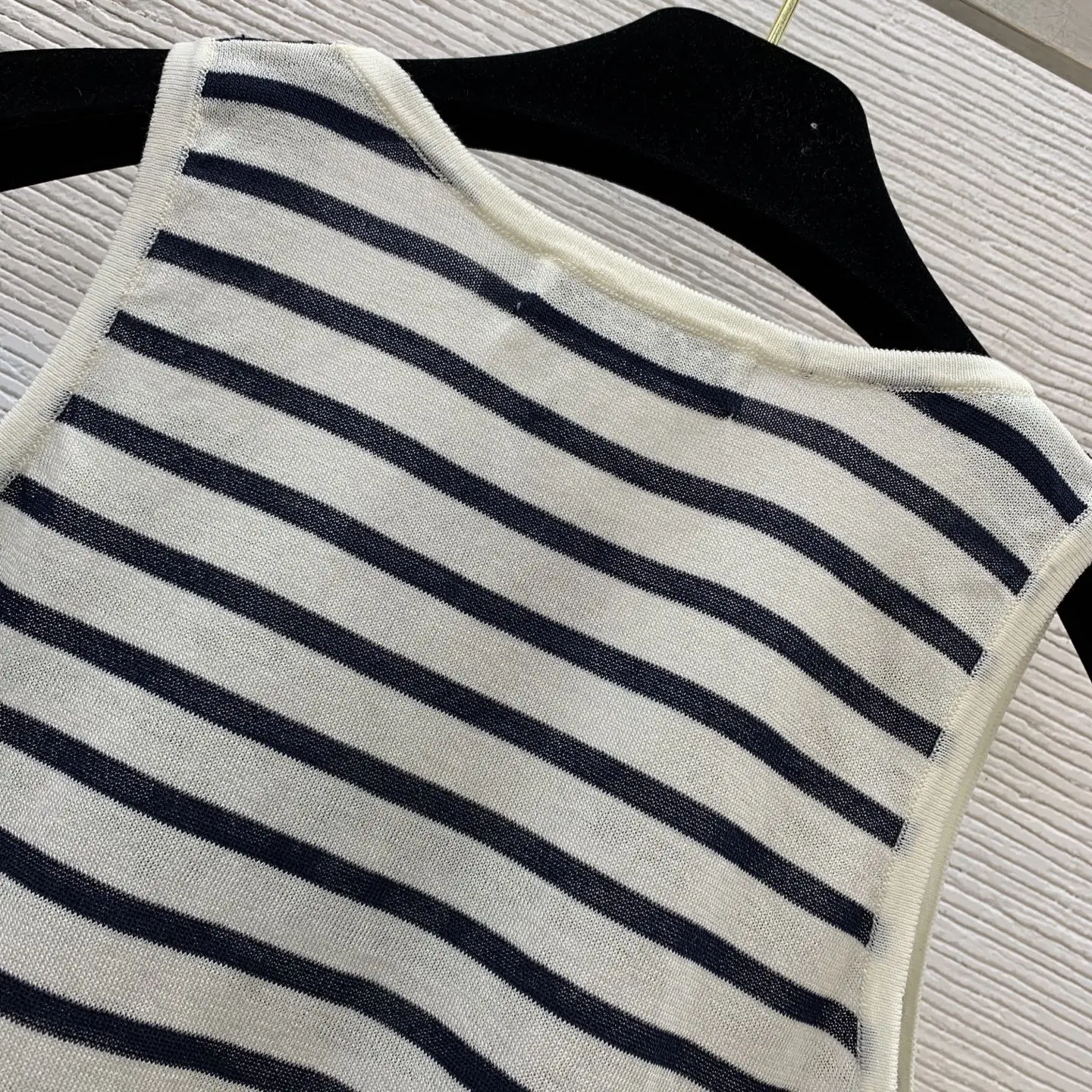 سترة نسائية موديل 2025 مصنوعة من القطن الخالص ذات مربعات كلاسيكية ومطرزة بالطلب المسبق ومتعددة الاستخدامات وقابلة للتنفس وممتصة للعرق