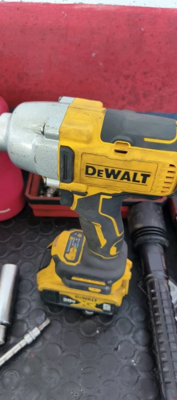 Dewalt DCF892 High Torque Brushless Wireless Impact Wrench 20V Battery Electric Tool 812N.m Powerful Portable Torque Wrench photo review