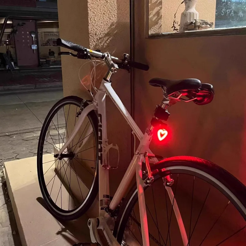 

Задний фонарь для велосипеда в форме сердца — 5 режимов освещения, перезаряжаемый через USB задний сигнальный фонарь для велосипеда для горных и шоссейных велосипедов, ночная езда