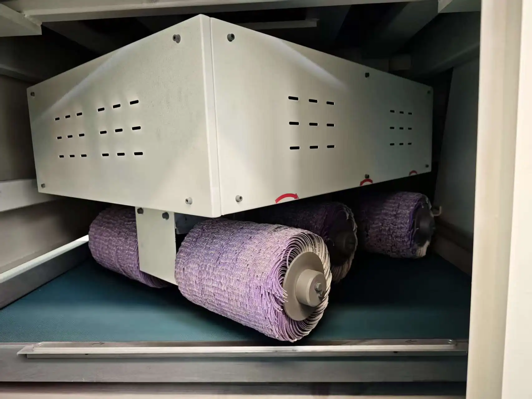 Machine d'ébavurage et de brossage de haute qualité, adaptée à la découpe laser au plasma