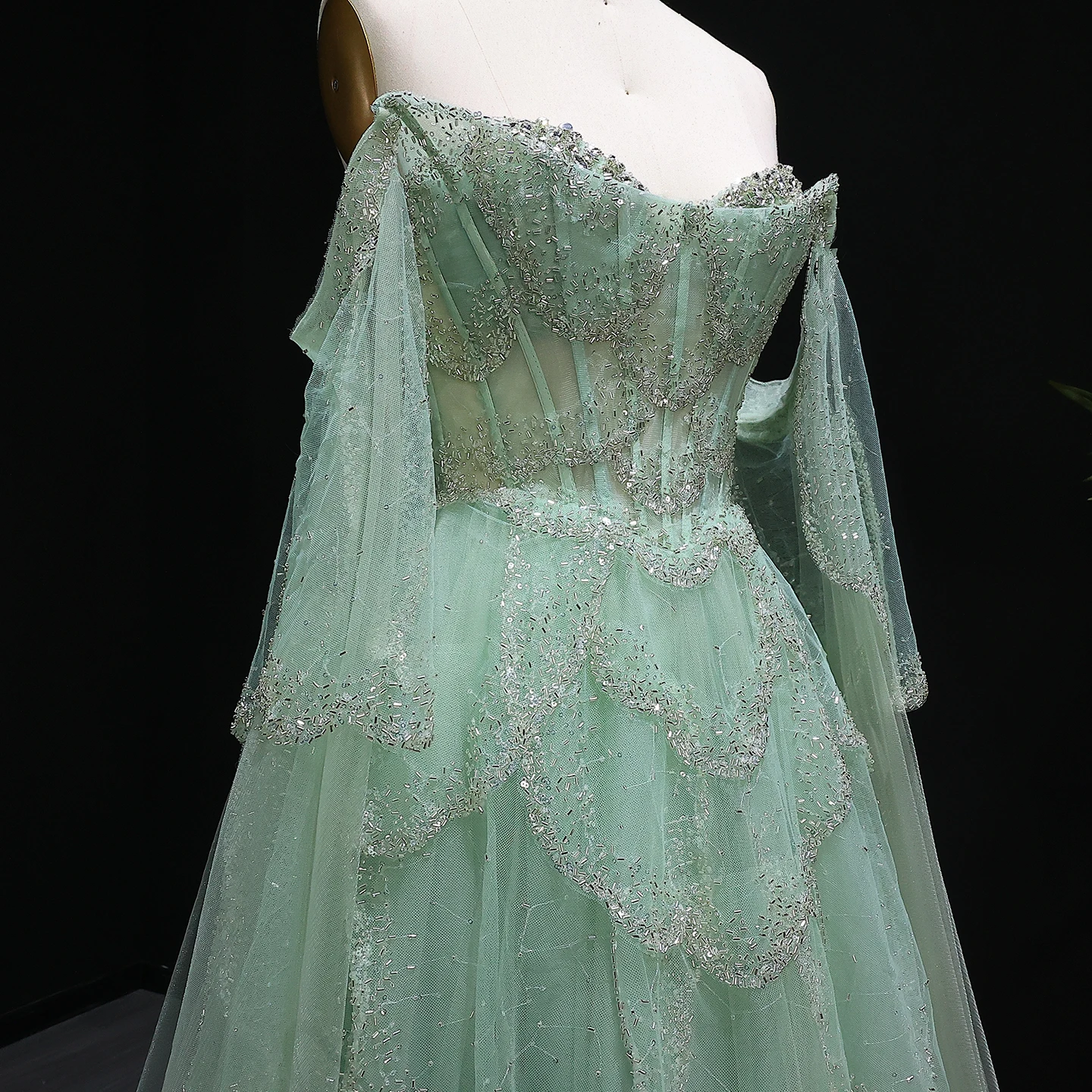 Sharon Said Luxuriöses Salbeigrünes Schulterfreies Abendkleid mit Cape-Ärmeln für Damen Hochzeitsfeier SS215 Maßanfertigung – Detail 7