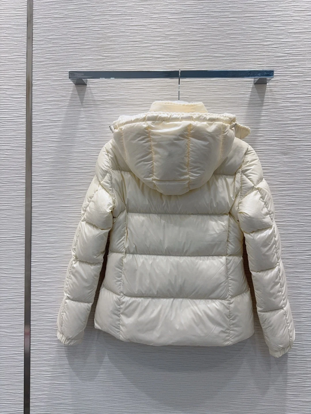 Herfst en winter slim fit ganzendonsjack dames kort wit hemelsblauw tweekleurig warm donsjack met kleine taille en capuchon