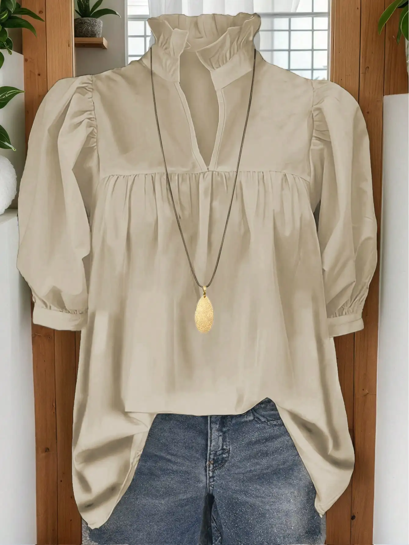 

Spring and Summer Light French-Style Relaxed Shirt, Half-Open V-Neck with Ruffled Stand Collar, Puff Sleeves to Cover the Body, Suitable for Commuting and Dating, Versatile for Multiple Wears, Full of Gentle and Atmospheric Vibes