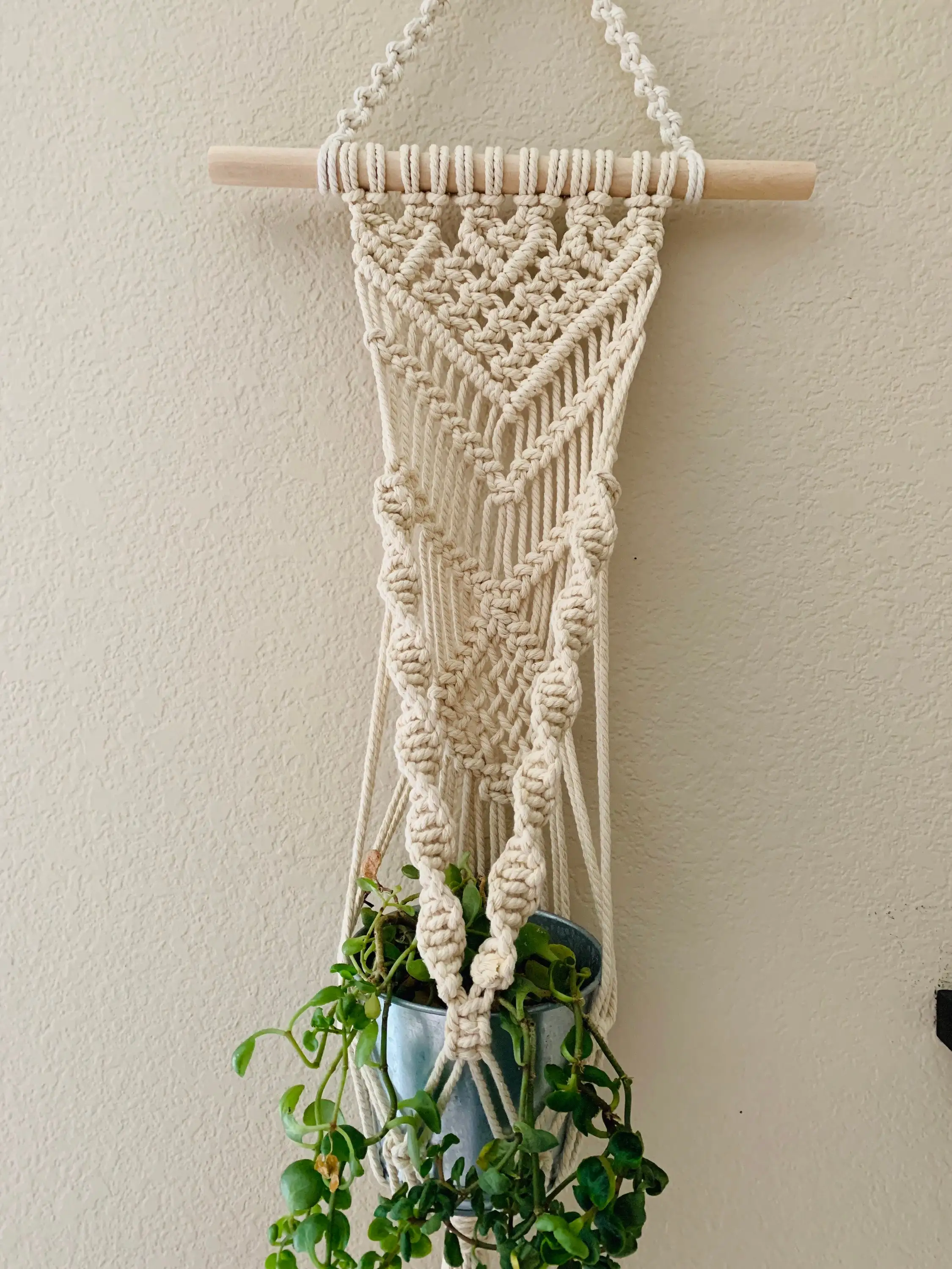 Indoor & Outdoor Macrame Plant Hanger, Patio Décor, Boho, Window and Ceiling Plant Hanger, Display Hanging Flower and Pot Plant